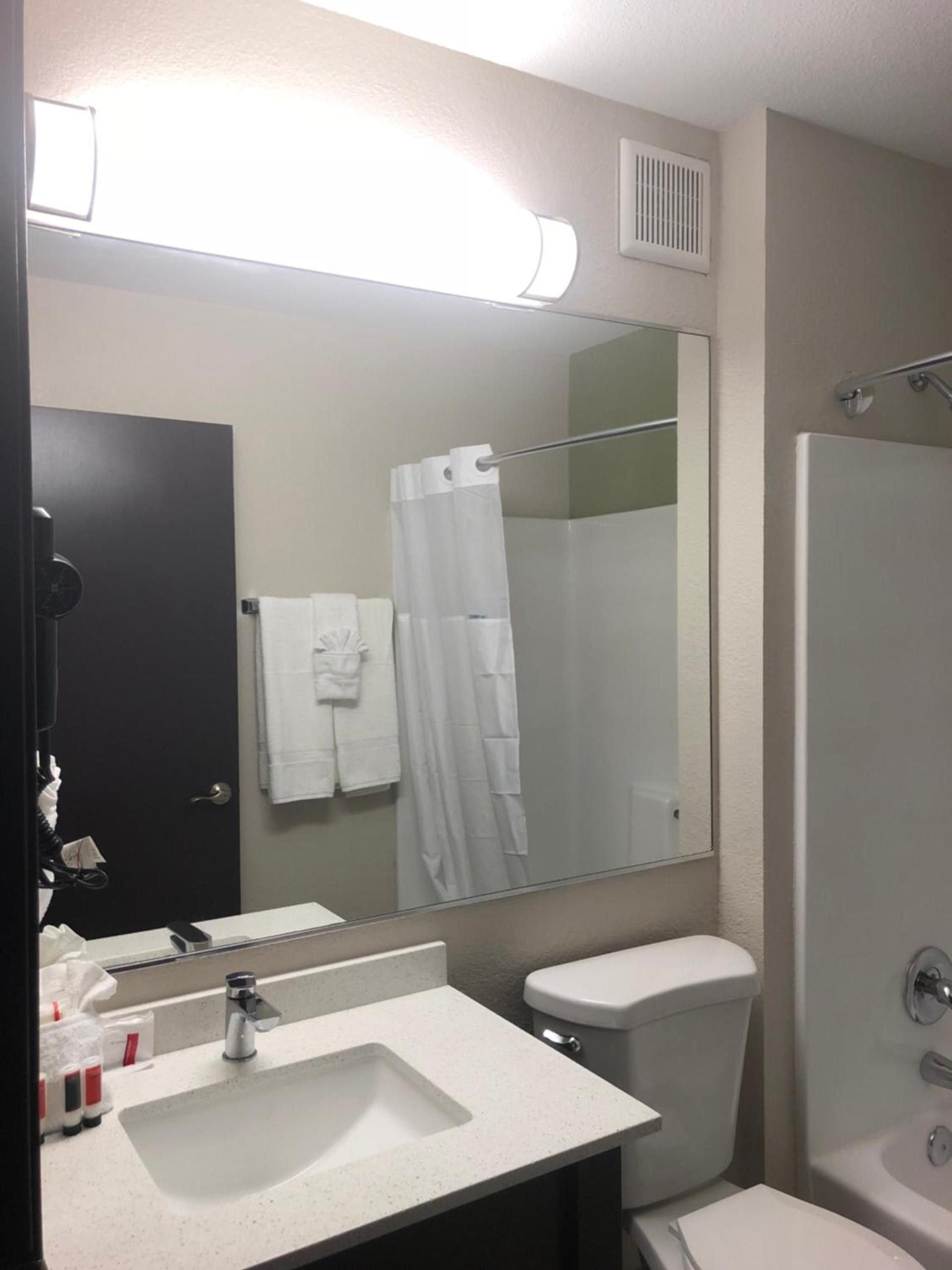 Baymont by Wyndham Phoenix I-10 near 51st Ave photo 48