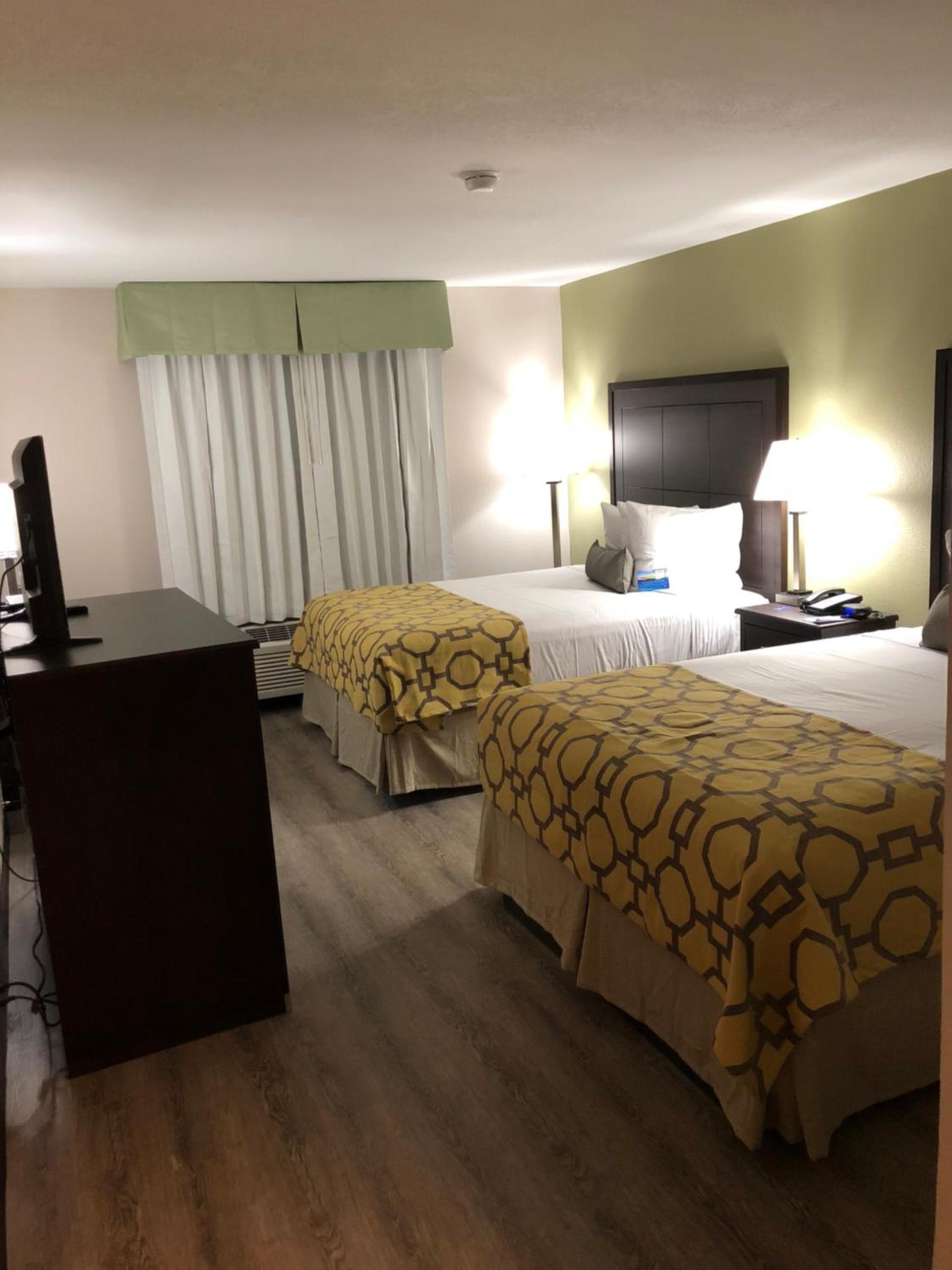 Baymont by Wyndham Phoenix I-10 near 51st Ave photo 52