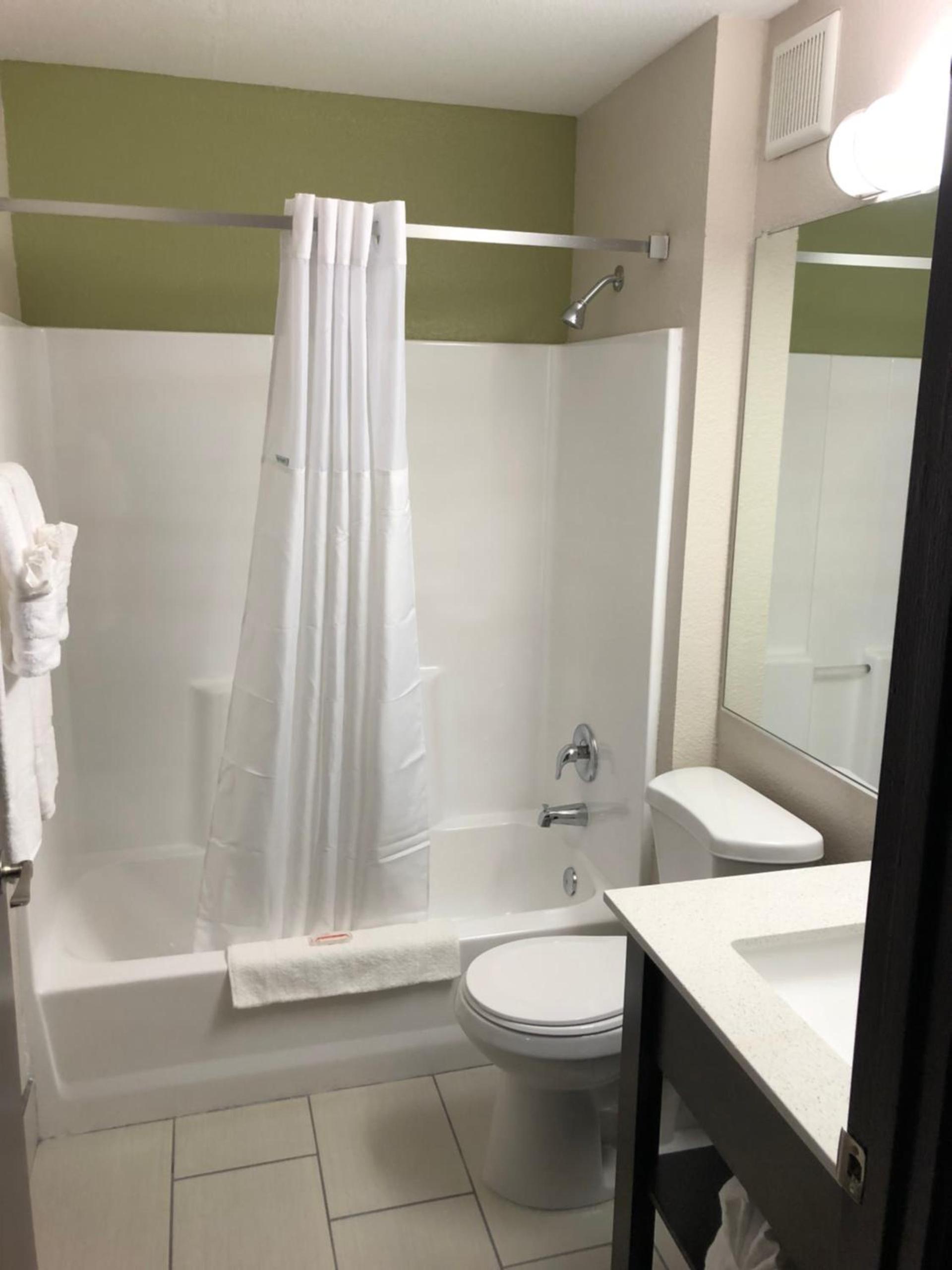 Baymont by Wyndham Phoenix I-10 near 51st Ave photo 54