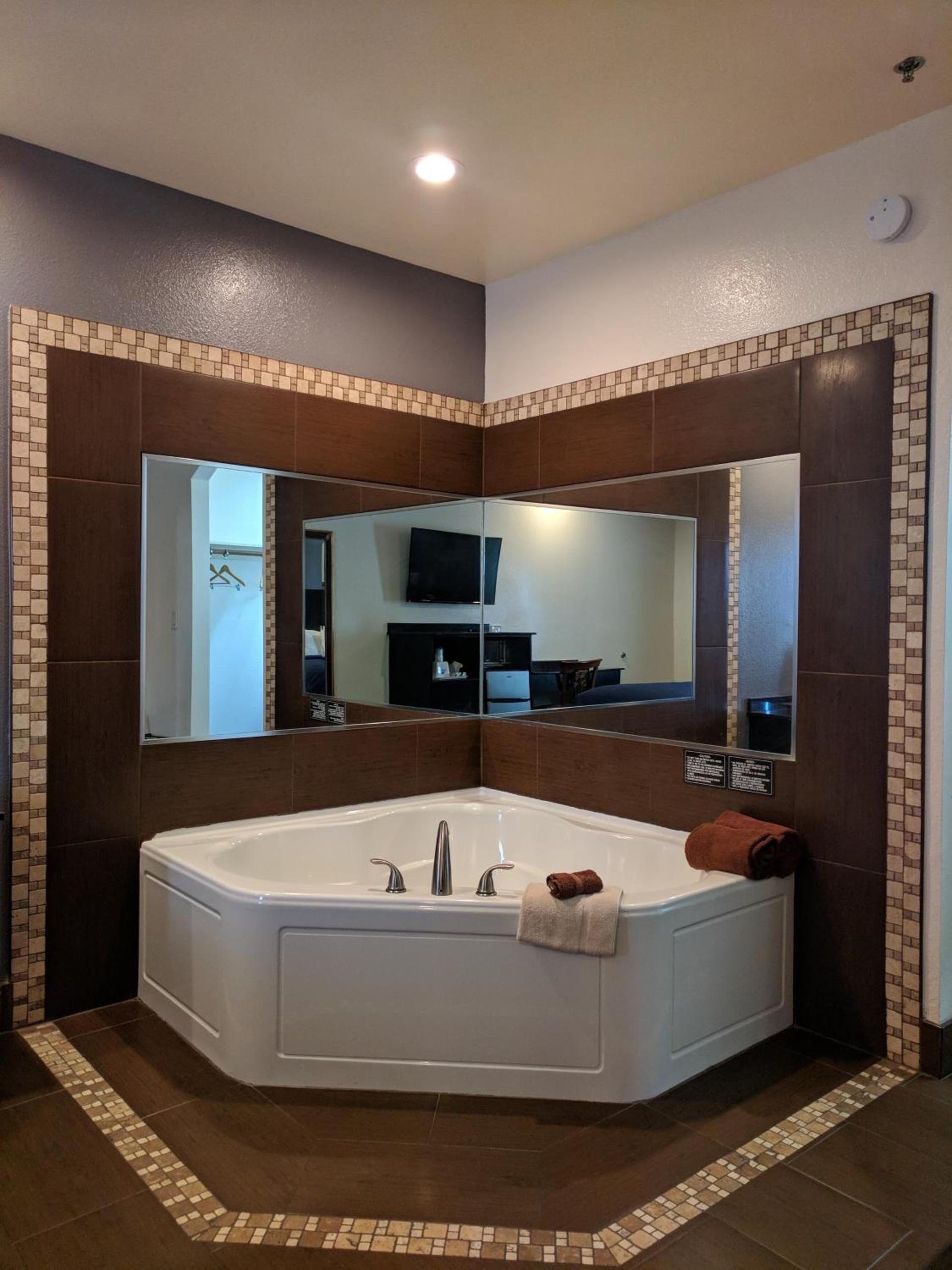 Americas Best Value Inn - Brownsville photo 5