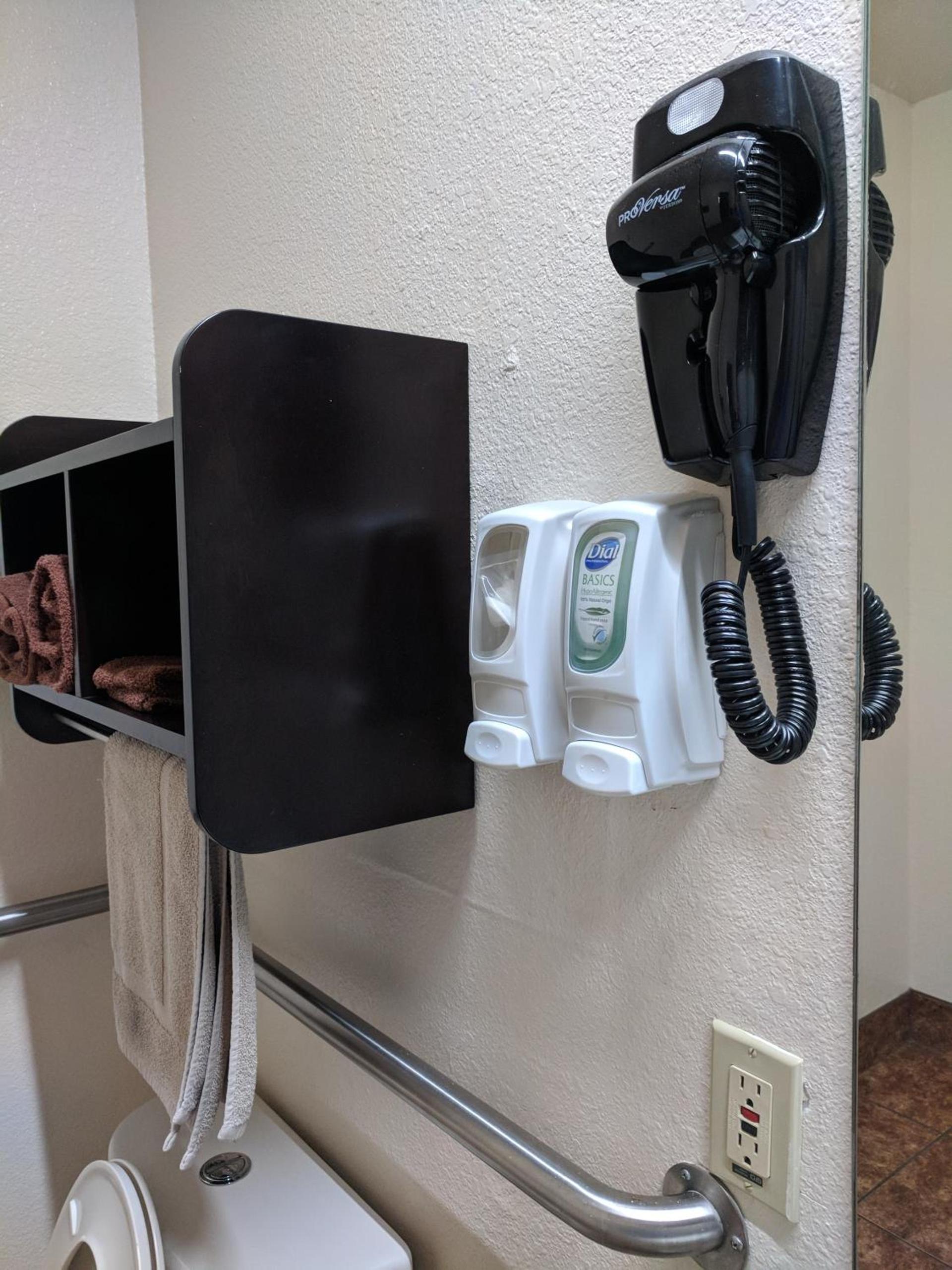 Americas Best Value Inn - Brownsville photo 15