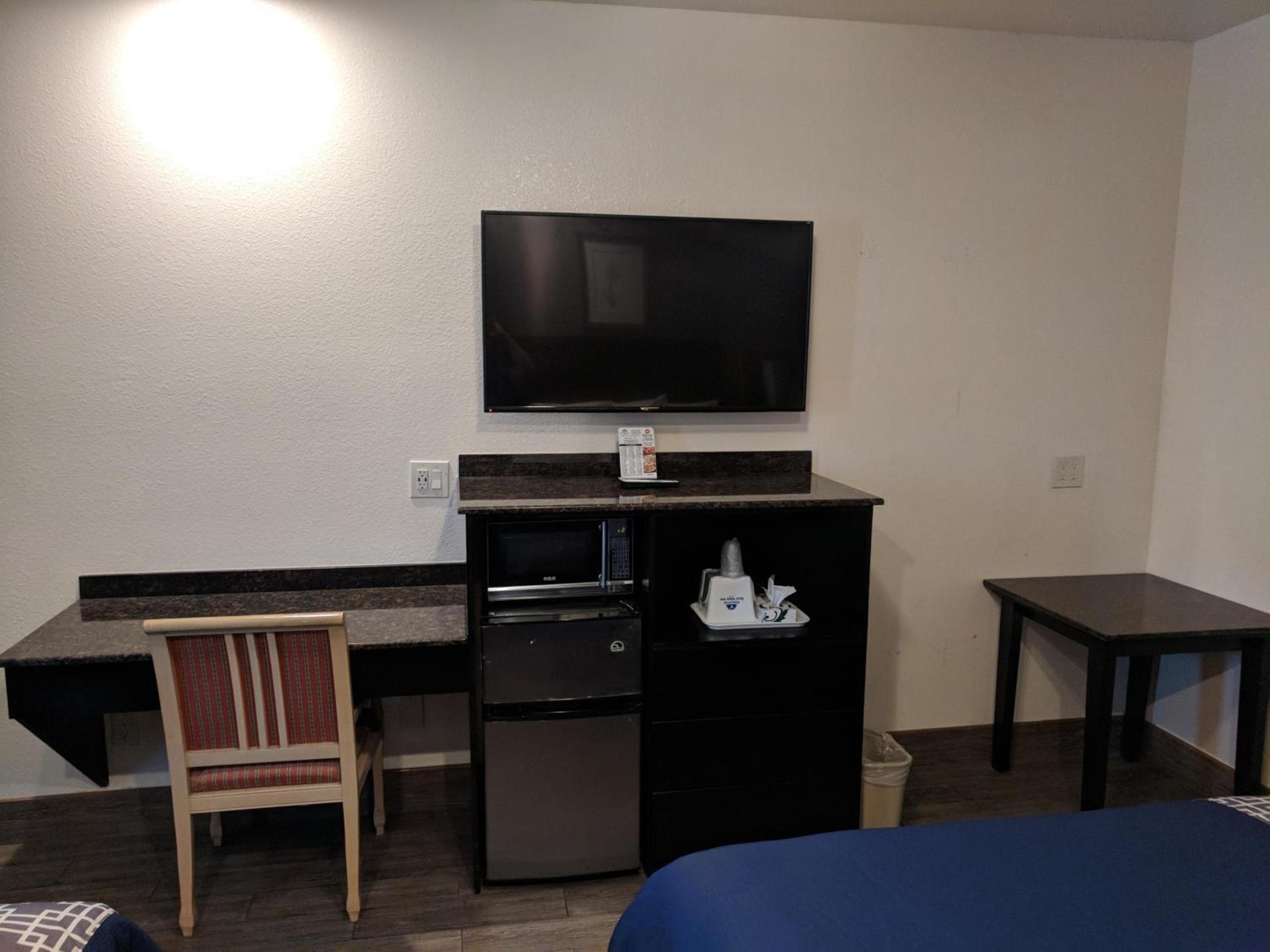 Americas Best Value Inn - Brownsville photo 17