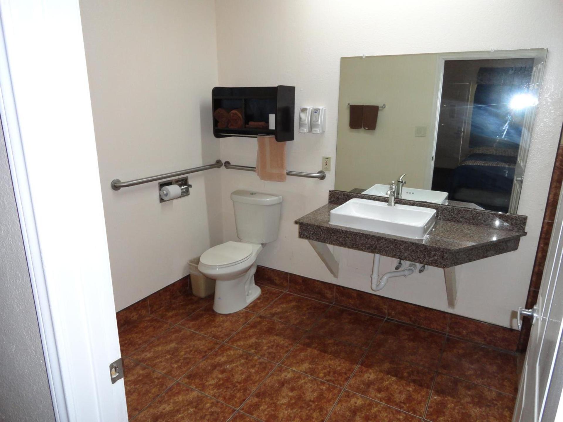 Americas Best Value Inn - Brownsville photo 2