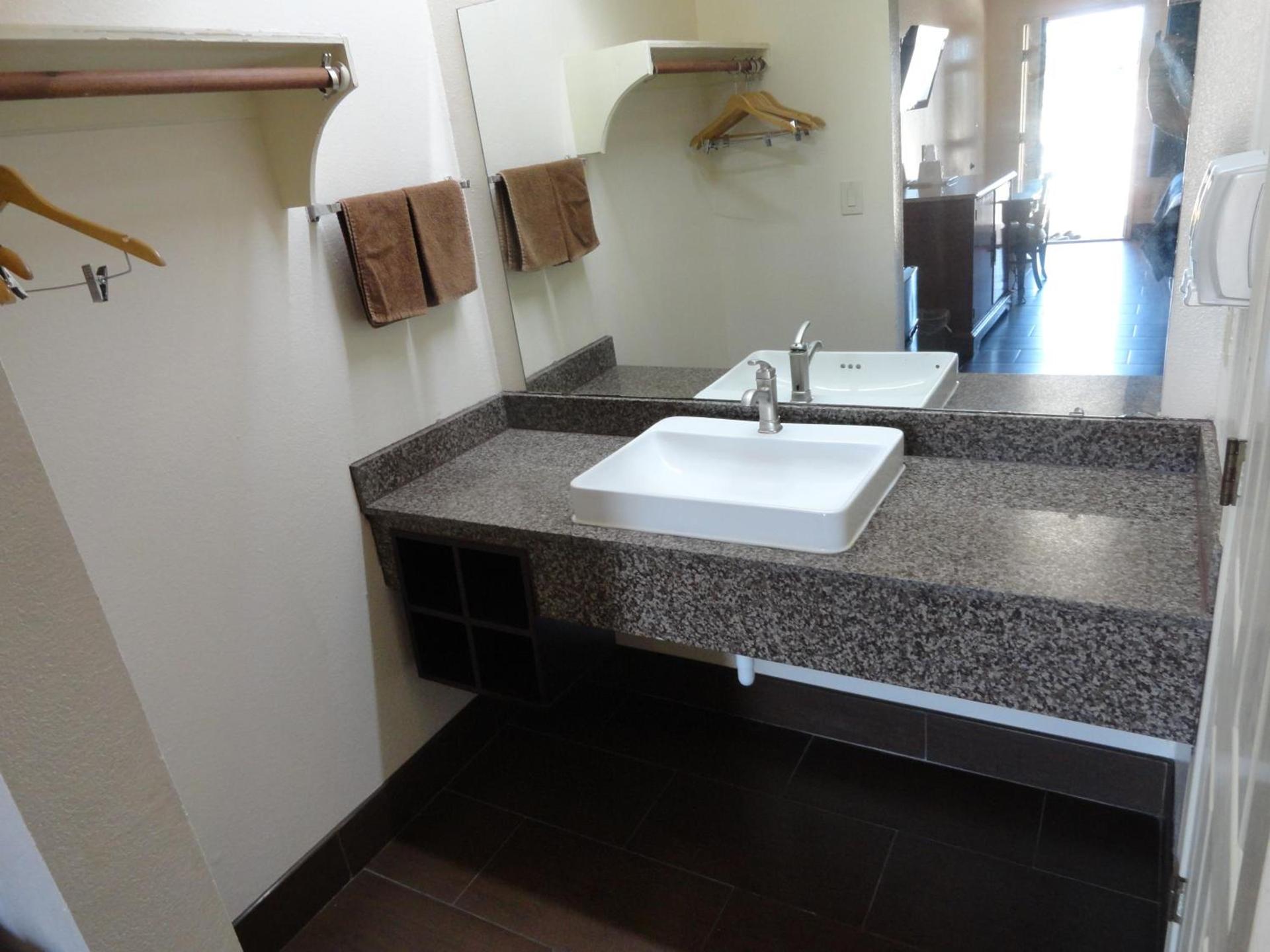 Americas Best Value Inn - Brownsville photo 37