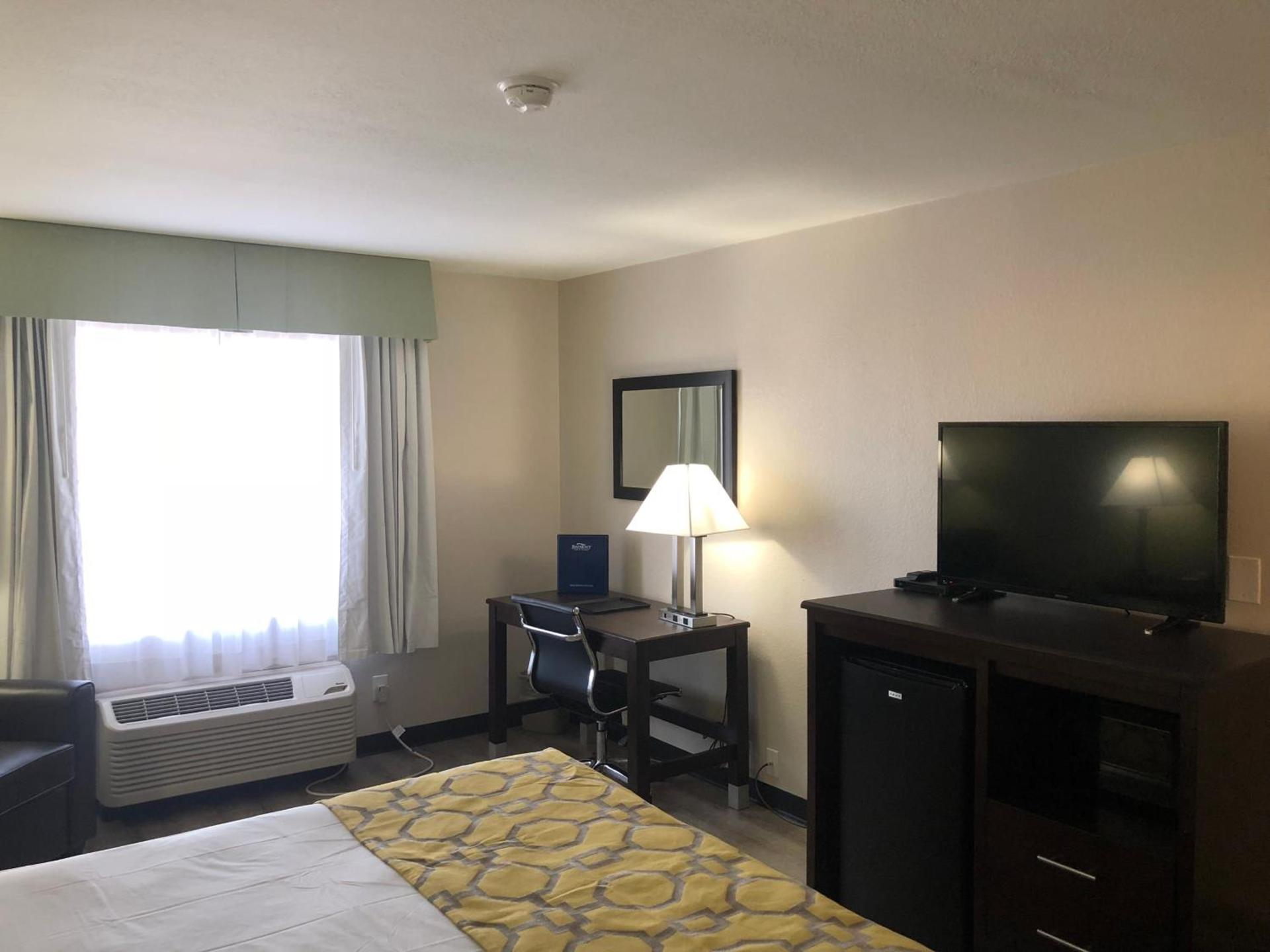 Baymont by Wyndham Phoenix I-10 near 51st Ave photo 33