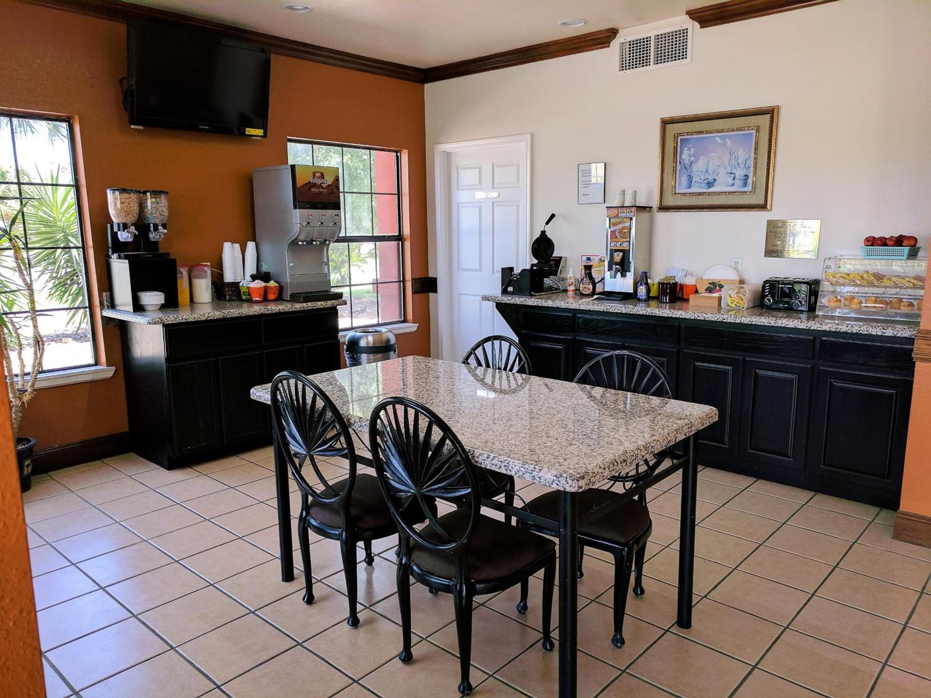Americas Best Value Inn - Brownsville photo 44