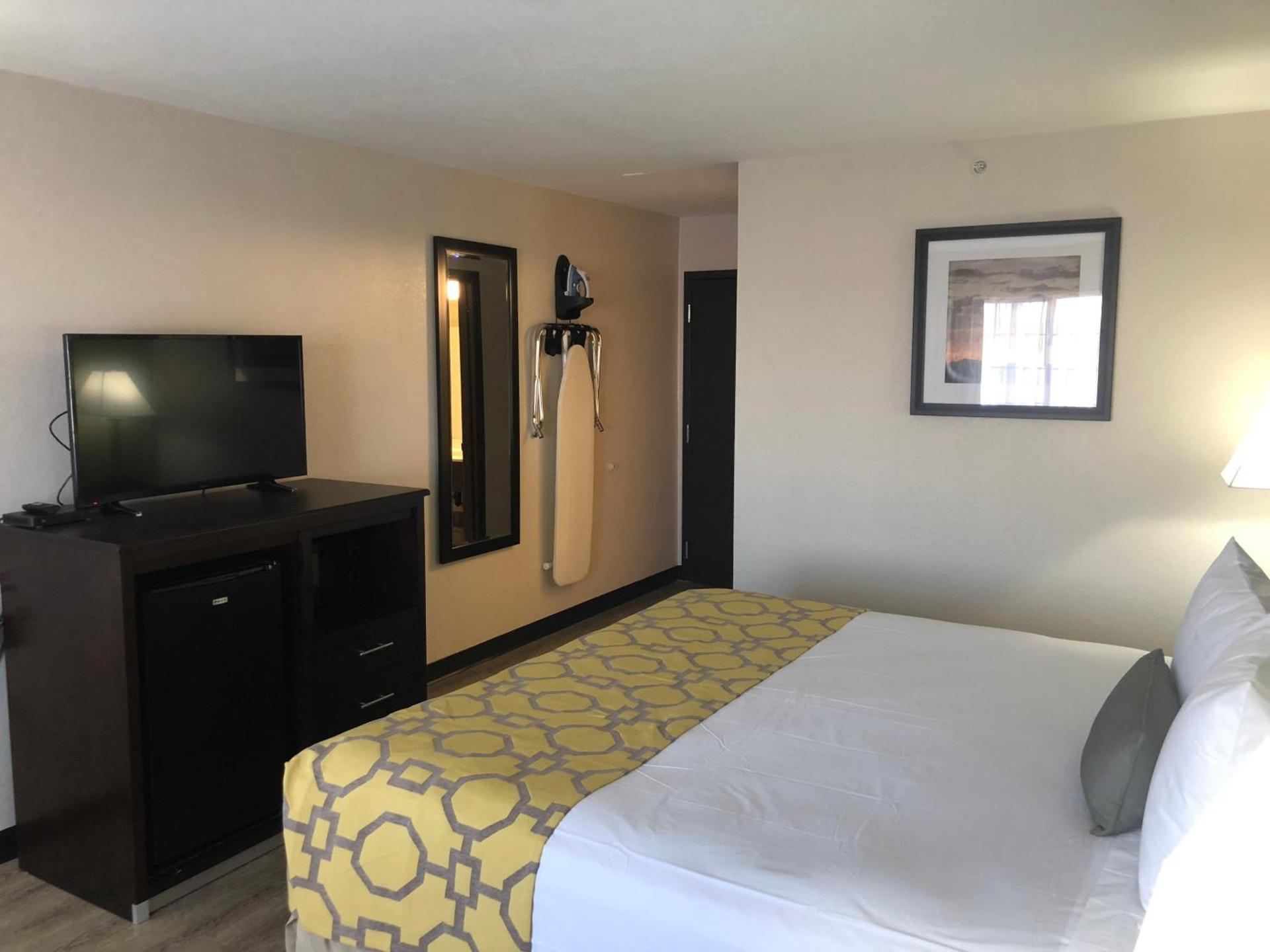 Baymont by Wyndham Phoenix I-10 near 51st Ave photo 34