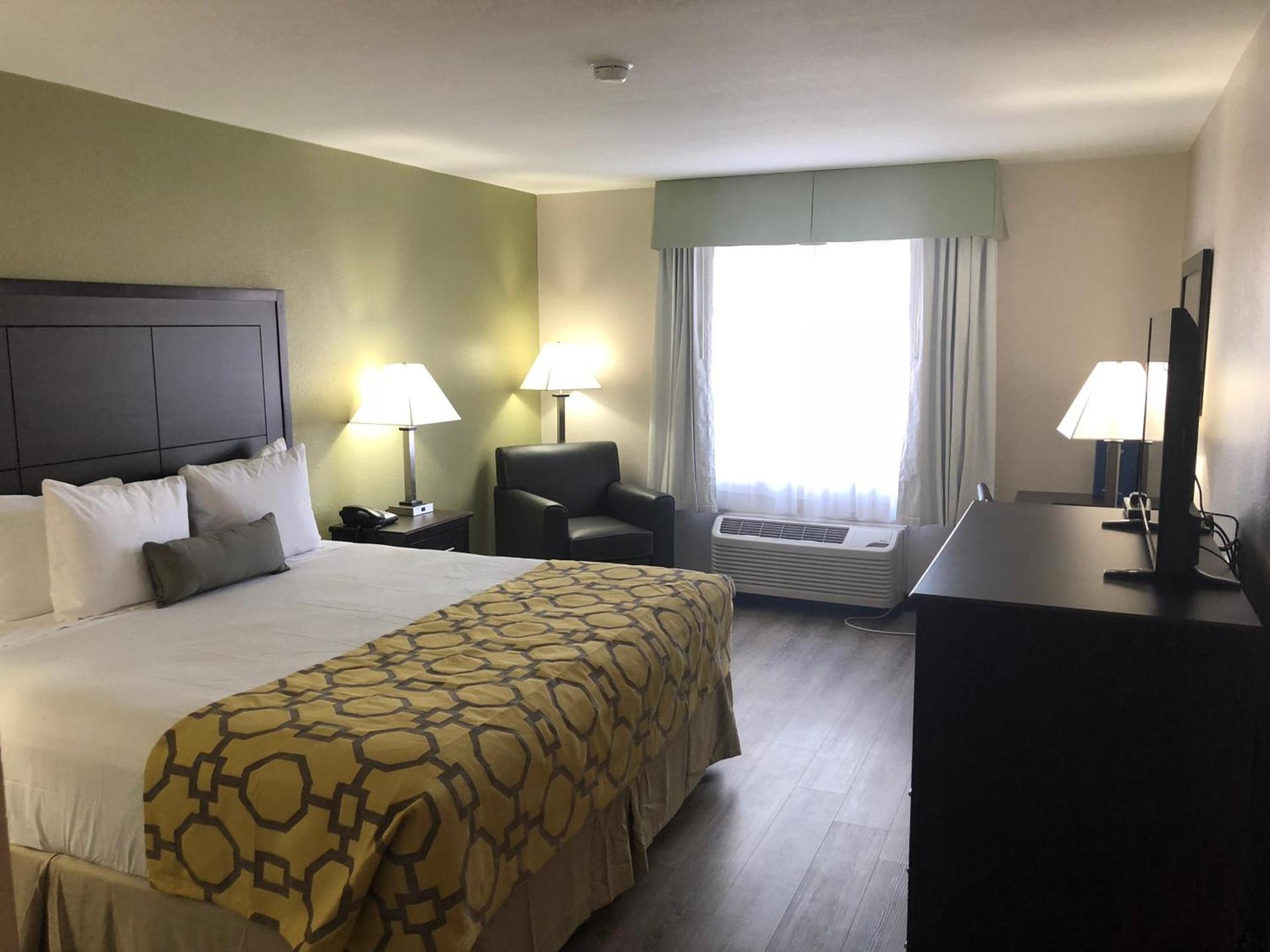 Baymont by Wyndham Phoenix I-10 near 51st Ave photo 35