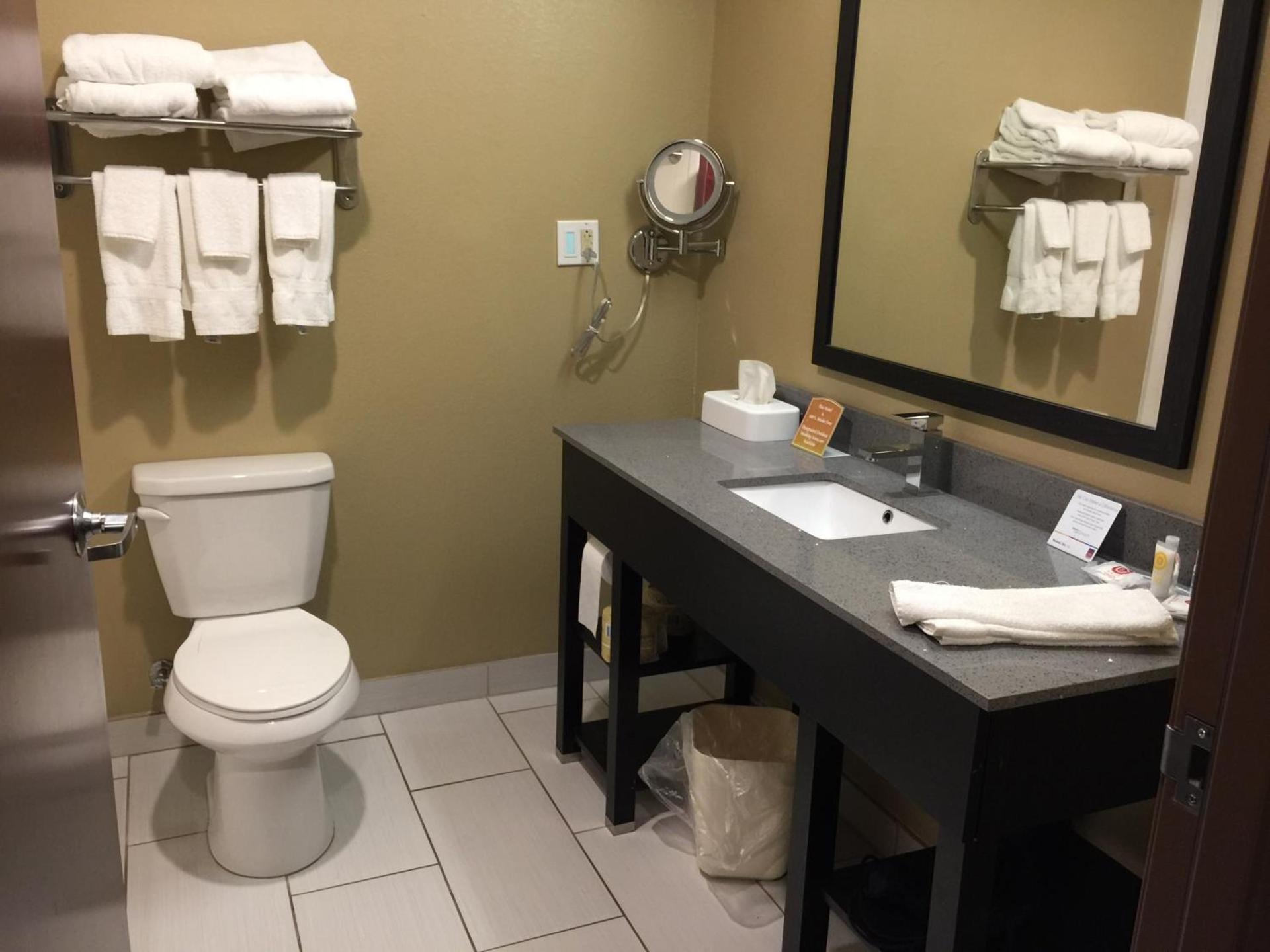 Comfort Suites Uniontown photo 23