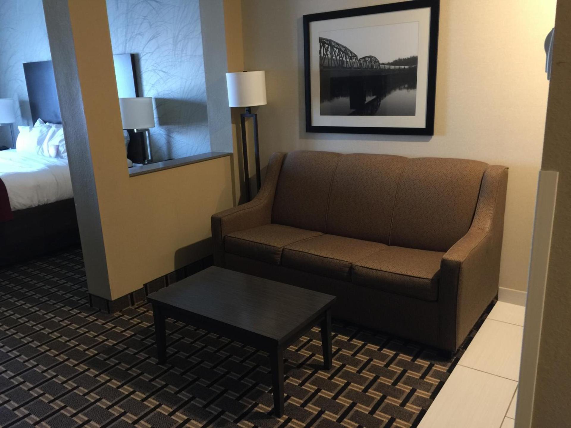 Comfort Suites Uniontown photo 25