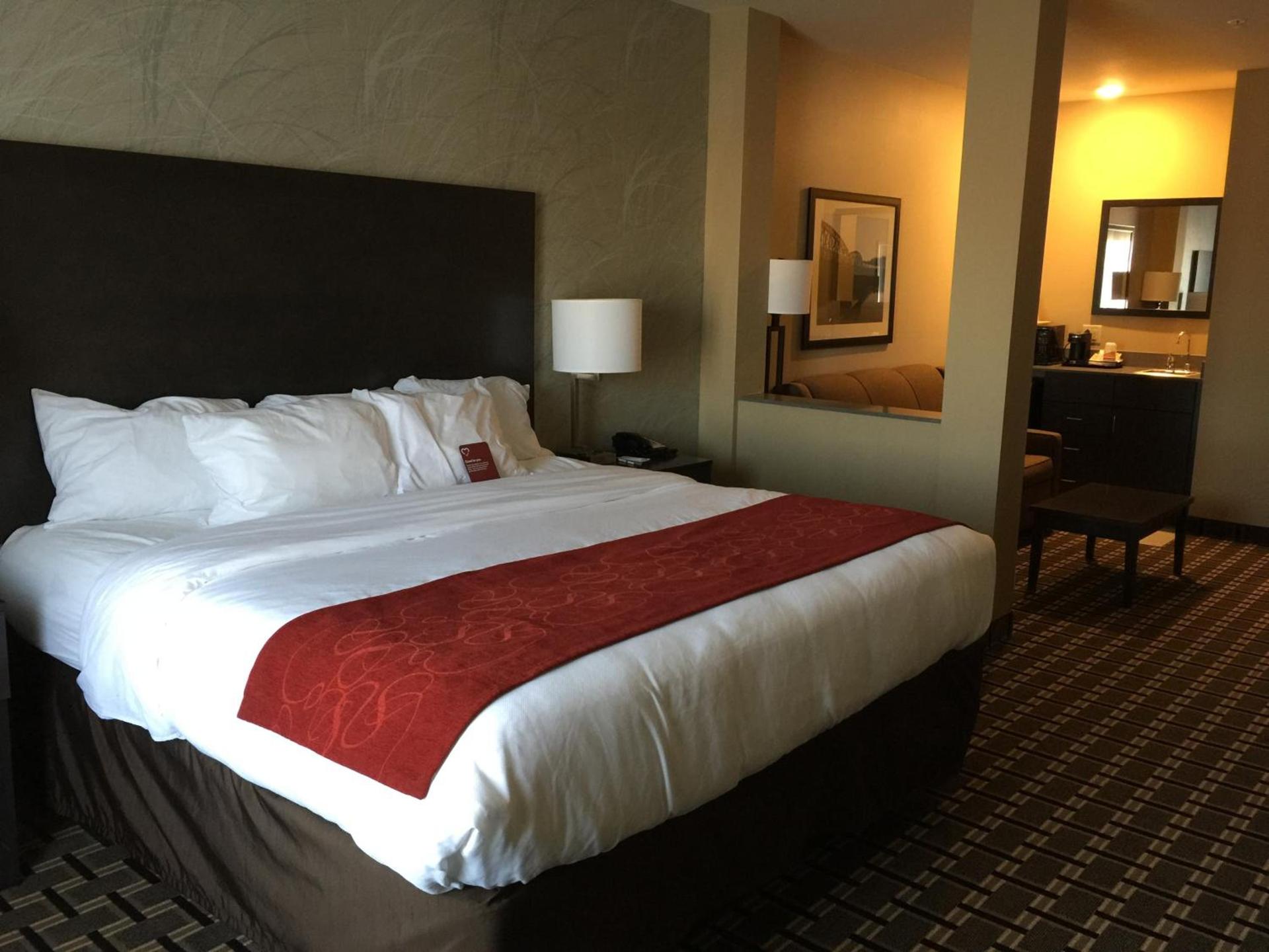 Comfort Suites Uniontown photo 26