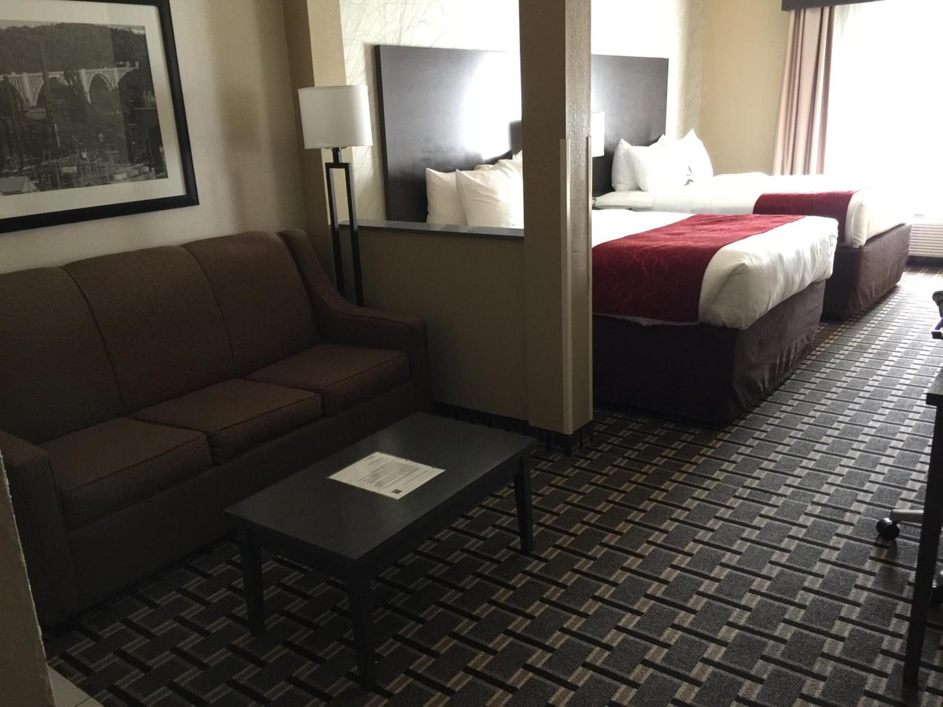 Comfort Suites Uniontown photo 19