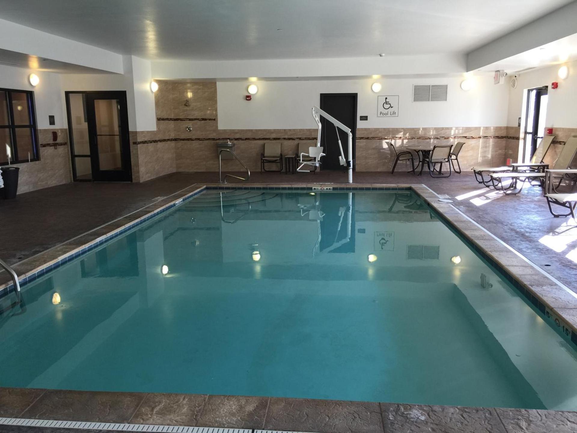 Comfort Suites Uniontown photo 10