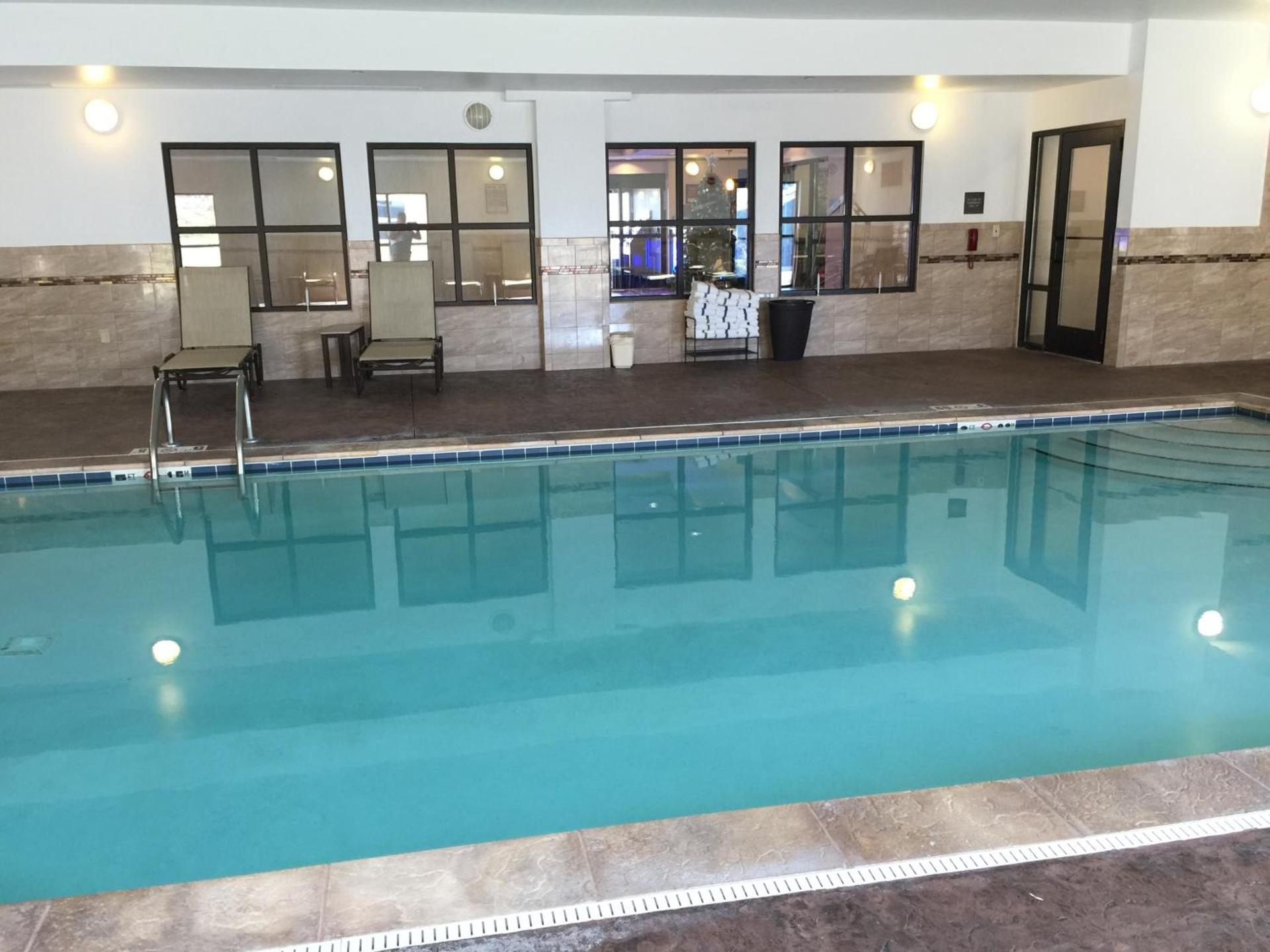 Comfort Suites Uniontown photo 11
