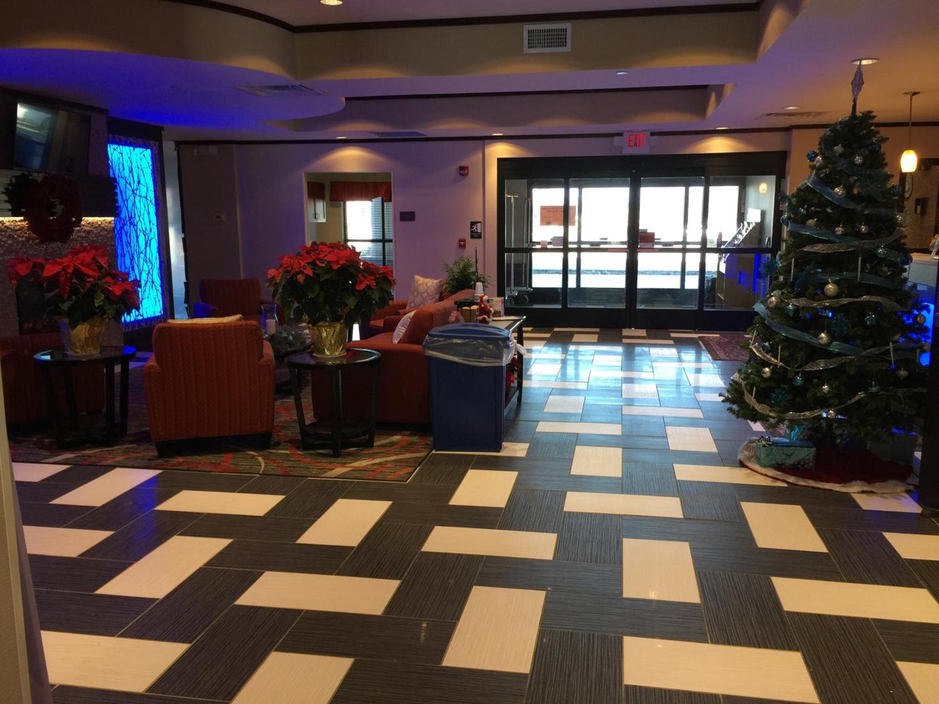 Comfort Suites Uniontown photo 16
