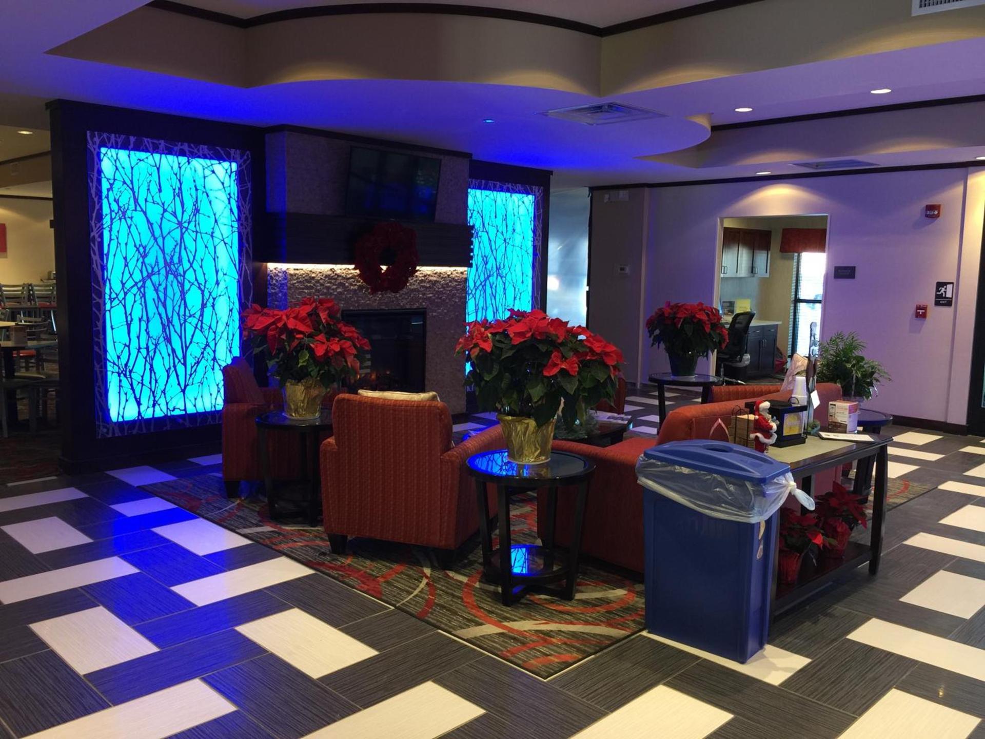 Comfort Suites Uniontown photo 17