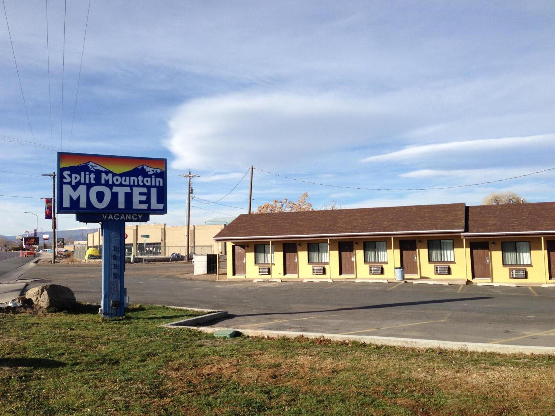 Split Mountain Motel photo 31