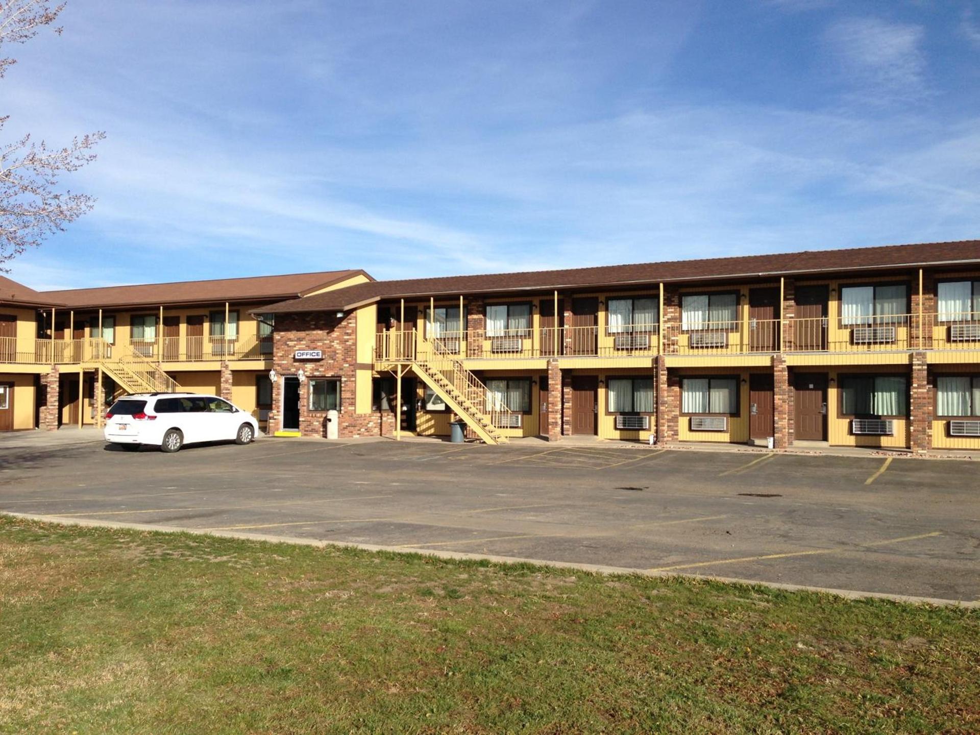 Split Mountain Motel photo 32