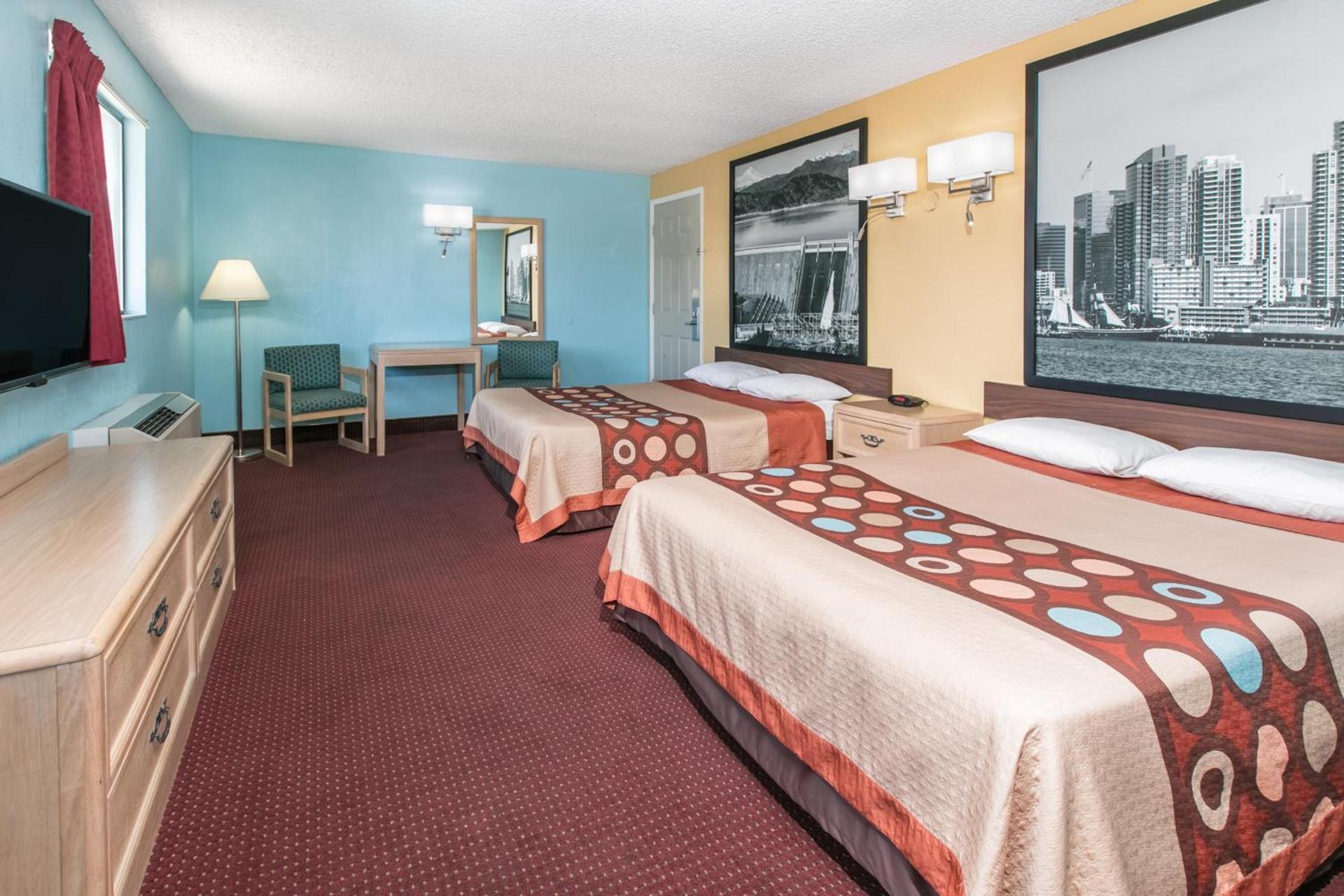 Super 8 by Wyndham Bishop photo 17
