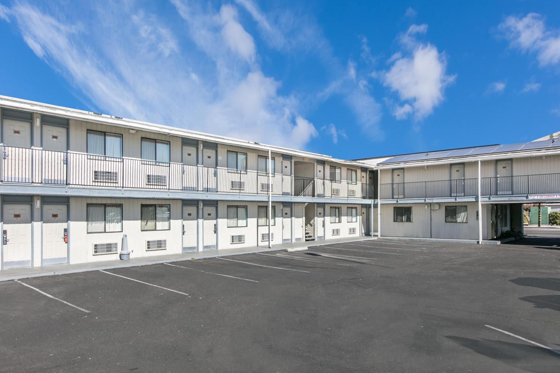 Super 8 by Wyndham Bishop photo 4