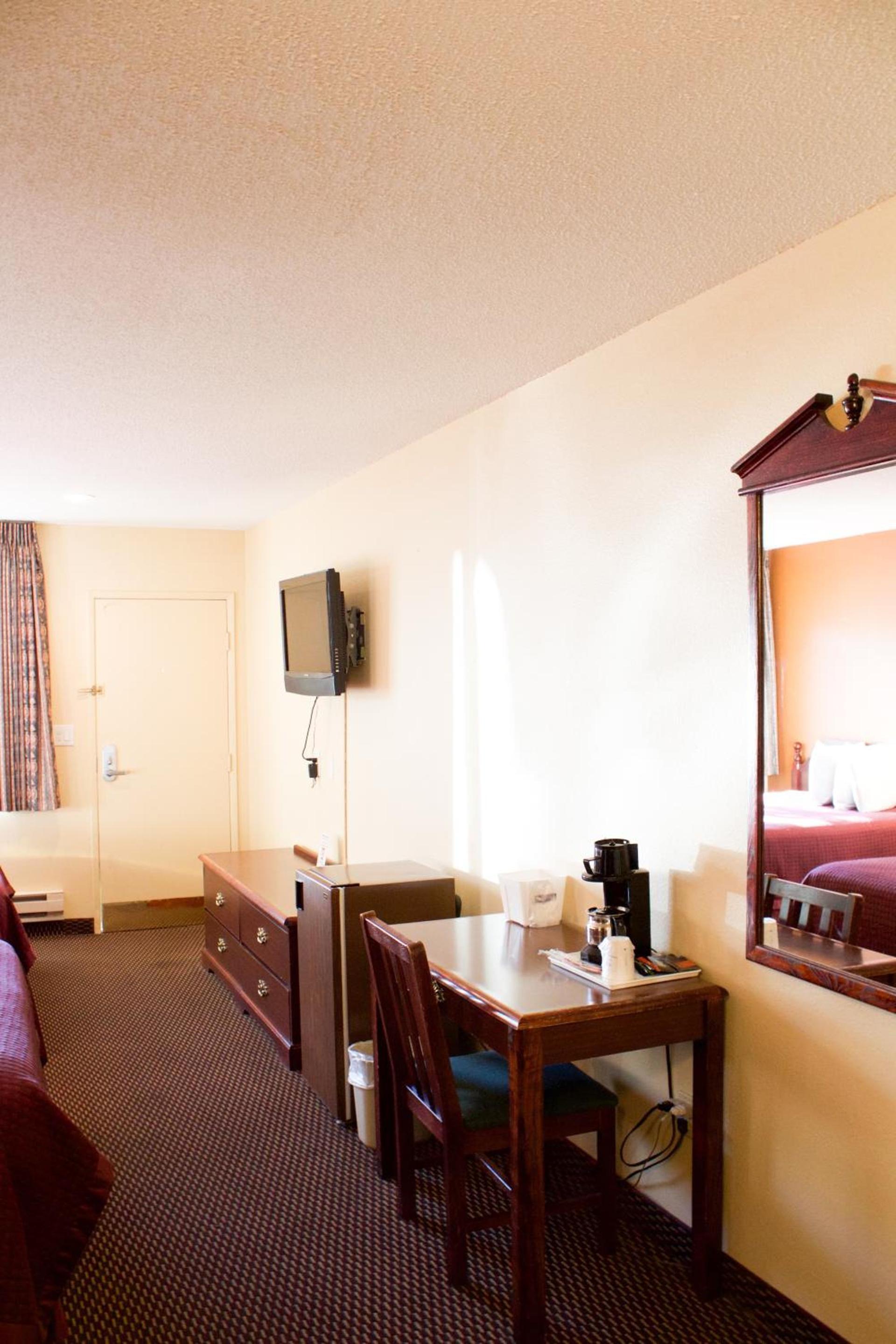 Knights Inn Salem photo 14