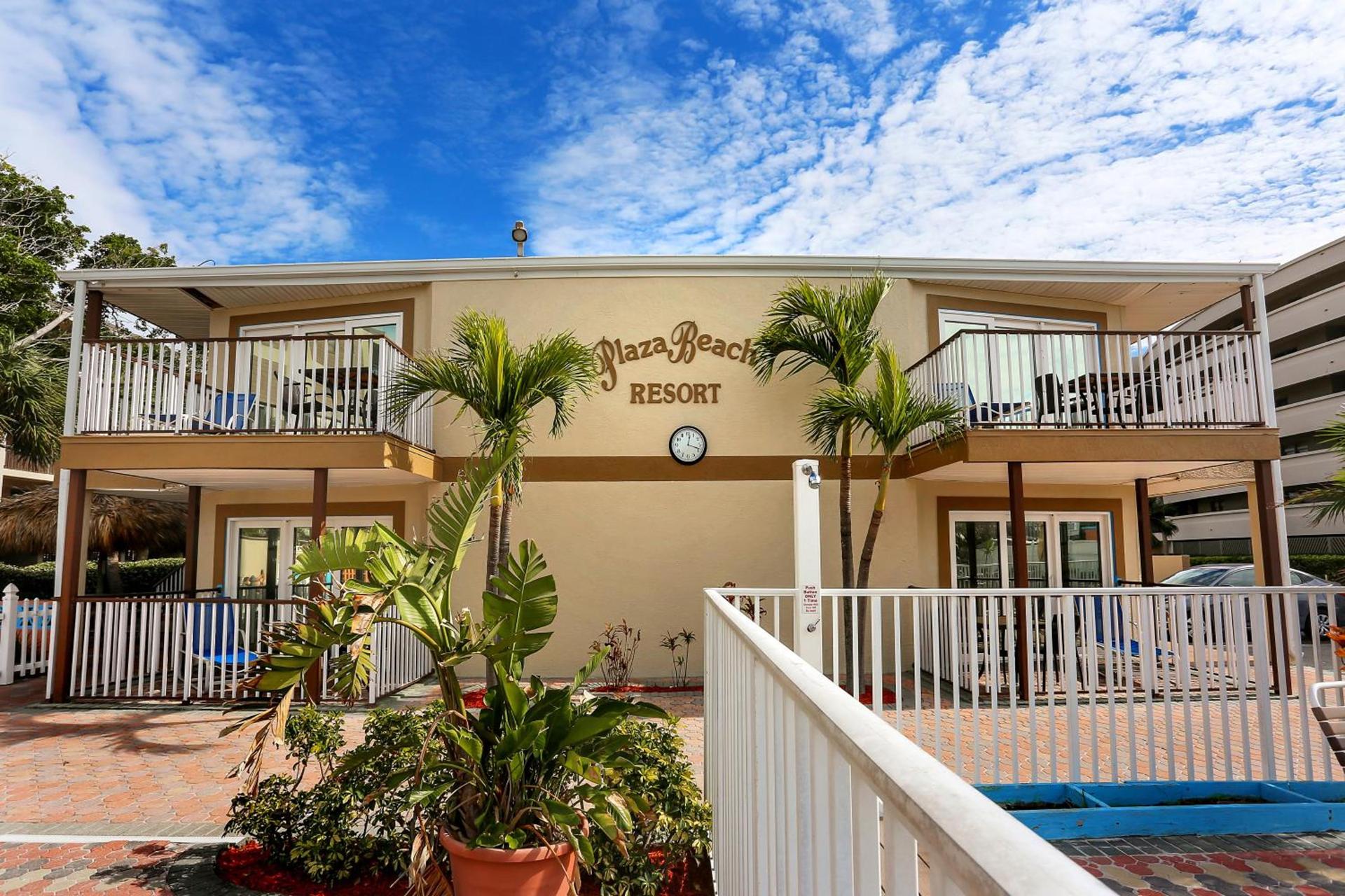 Plaza Beach Hotel - Beachfront Resort — hotel in St Pete Beach