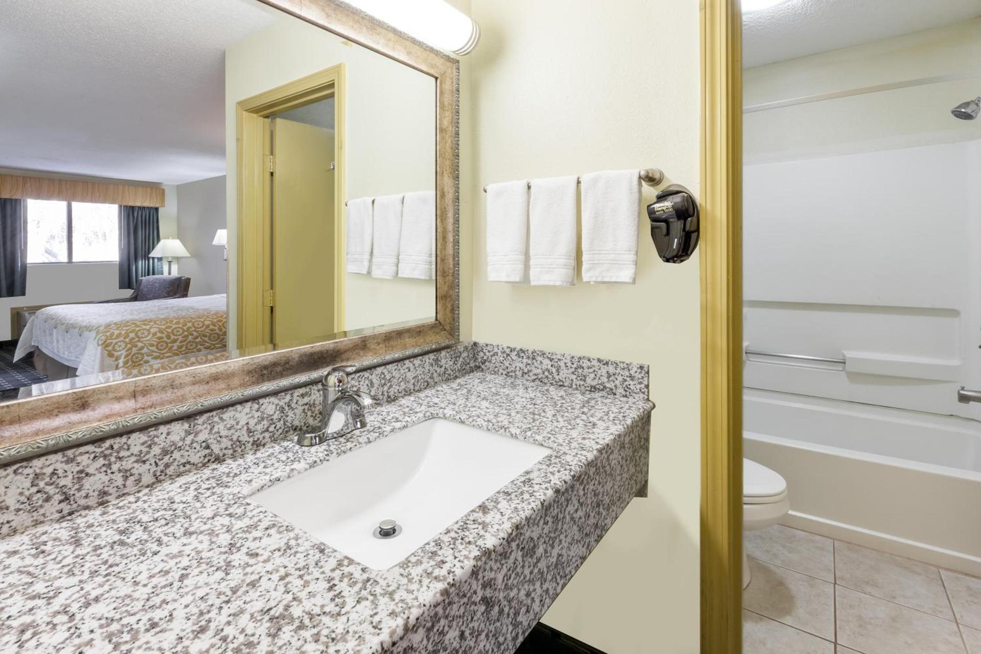 Days Inn by Wyndham Kent - Akron photo 23