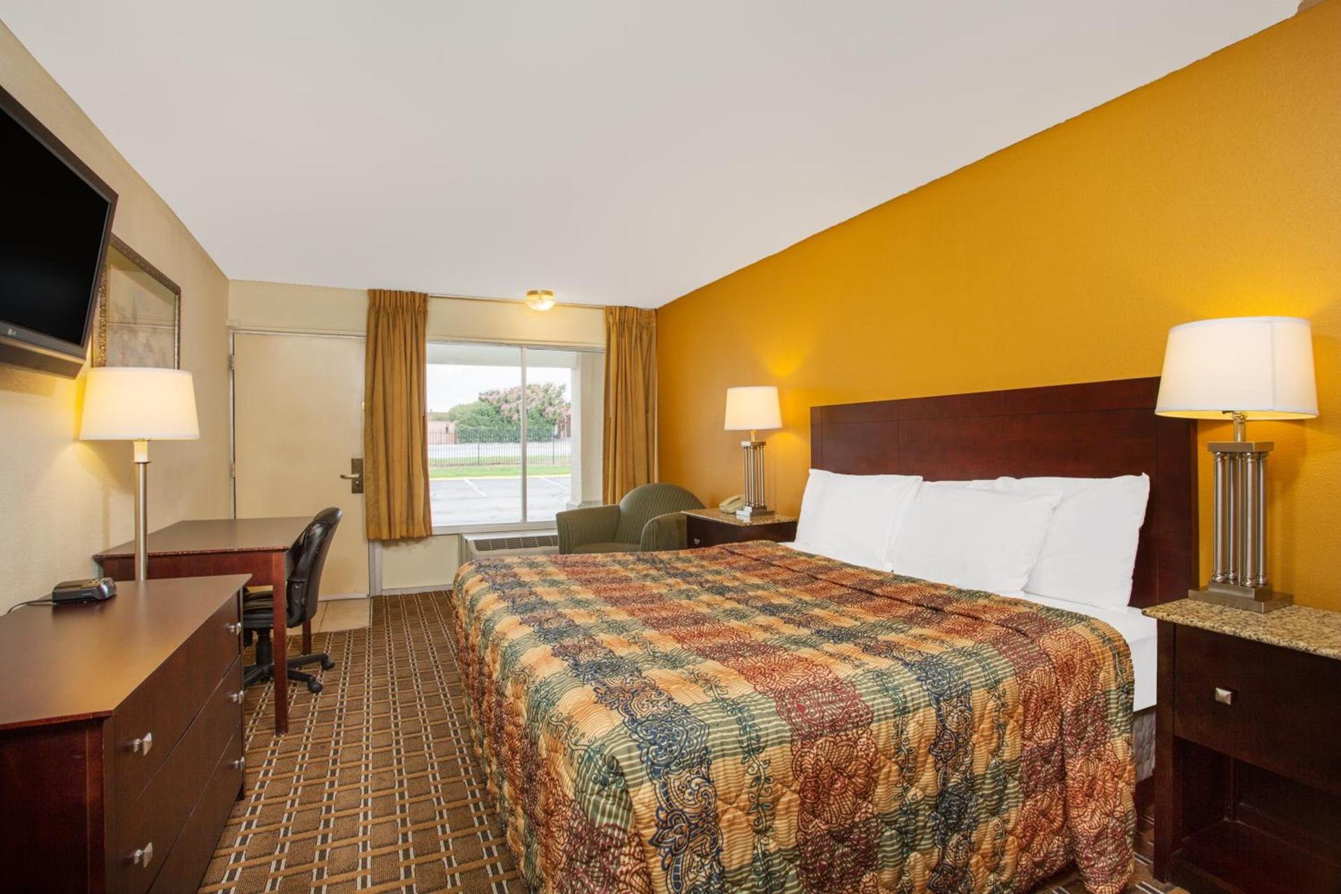 Days Inn by Wyndham Chester photo 24