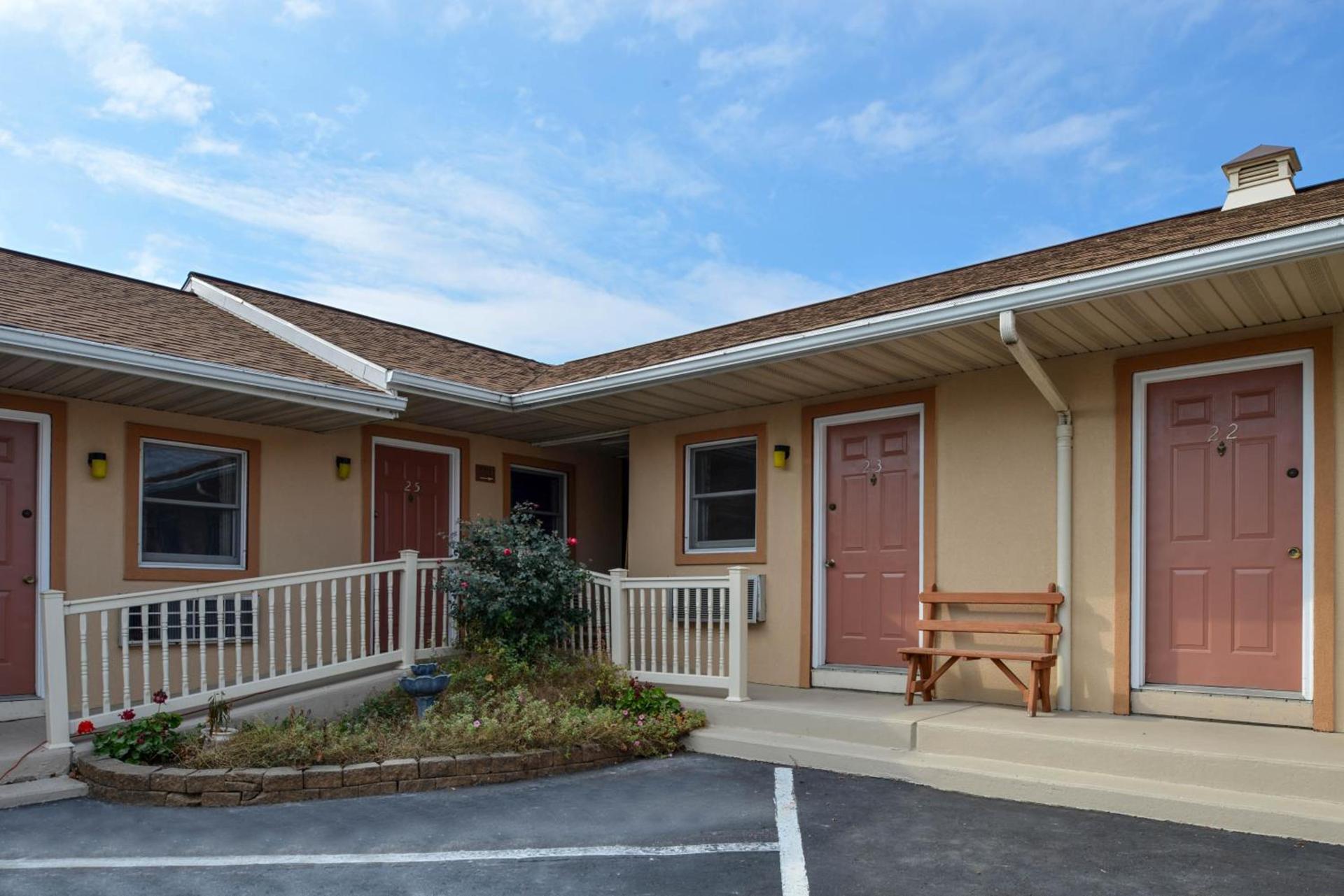 Red Carpet Inn Ronks photo 6