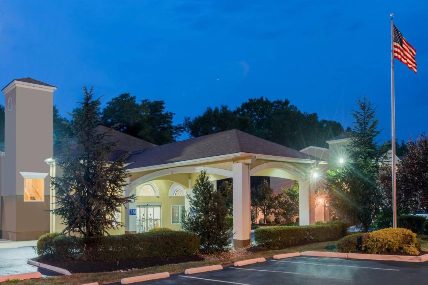 Days Inn & Suites by Wyndham Cherry Hill - Philadelphia photo 28