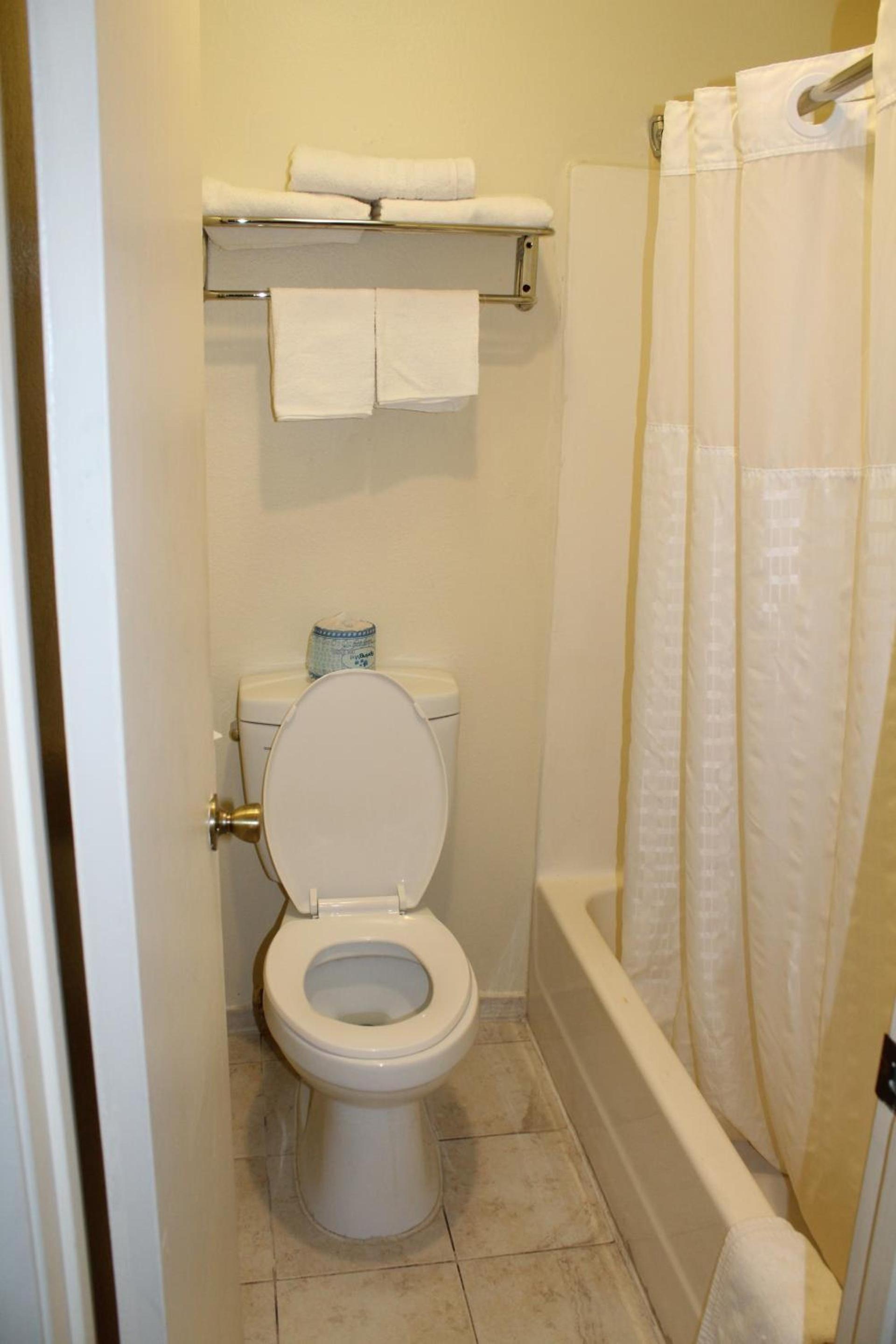 Travelodge by Wyndham Buena Park photo 14