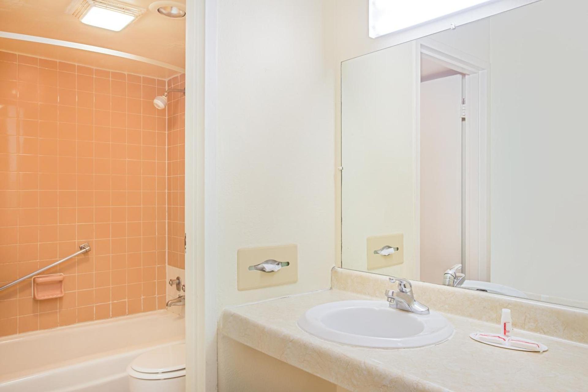 Bristol Parkway inn photo 29
