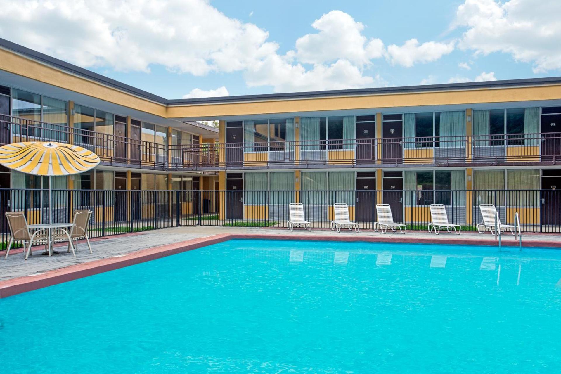 Bristol Parkway inn photo 20