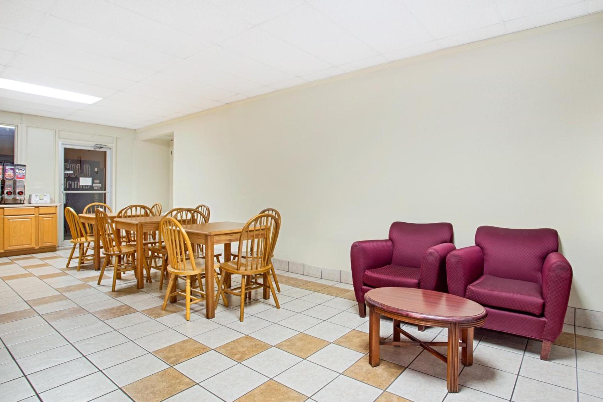 Bristol Parkway inn photo 17