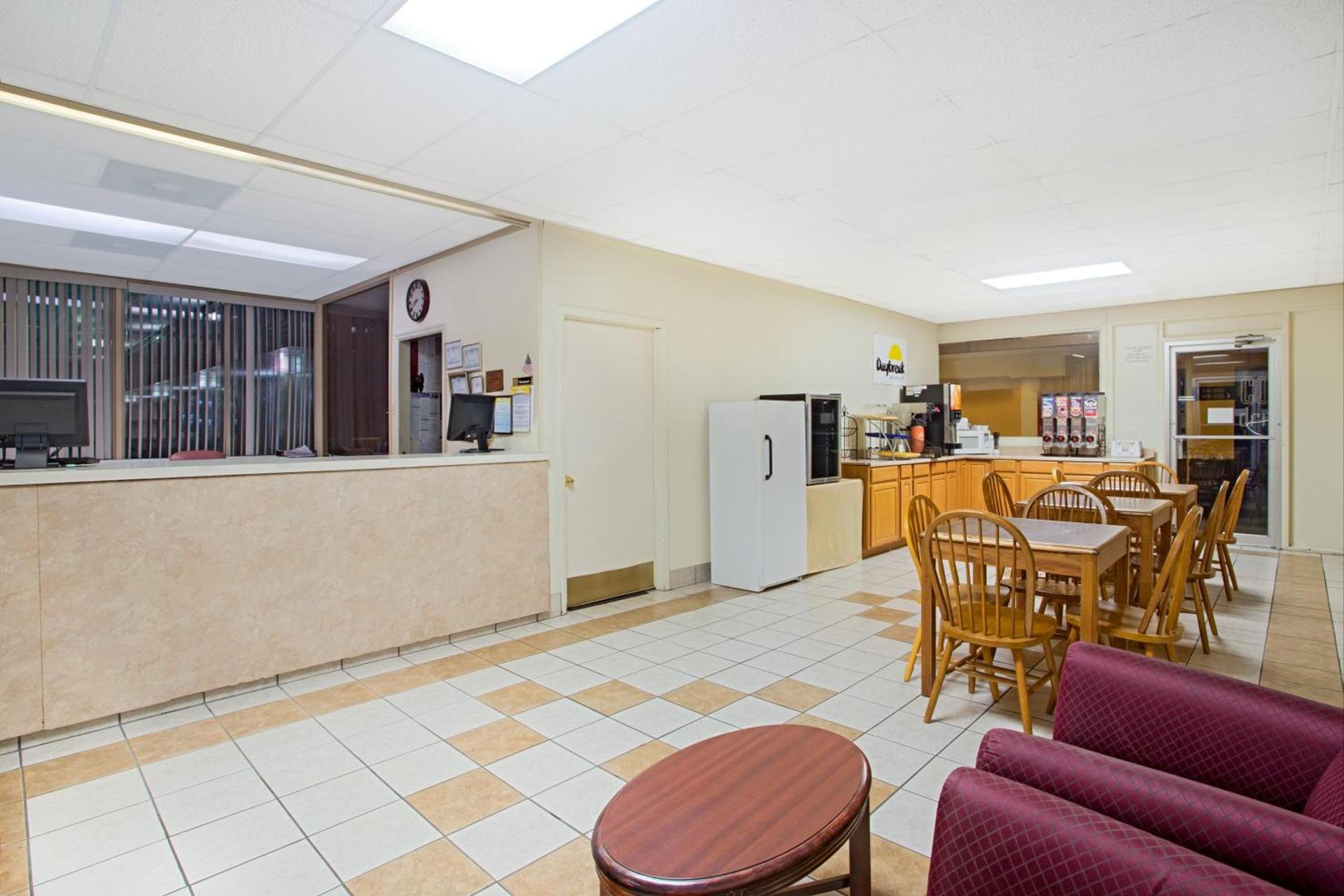 Bristol Parkway inn photo 16
