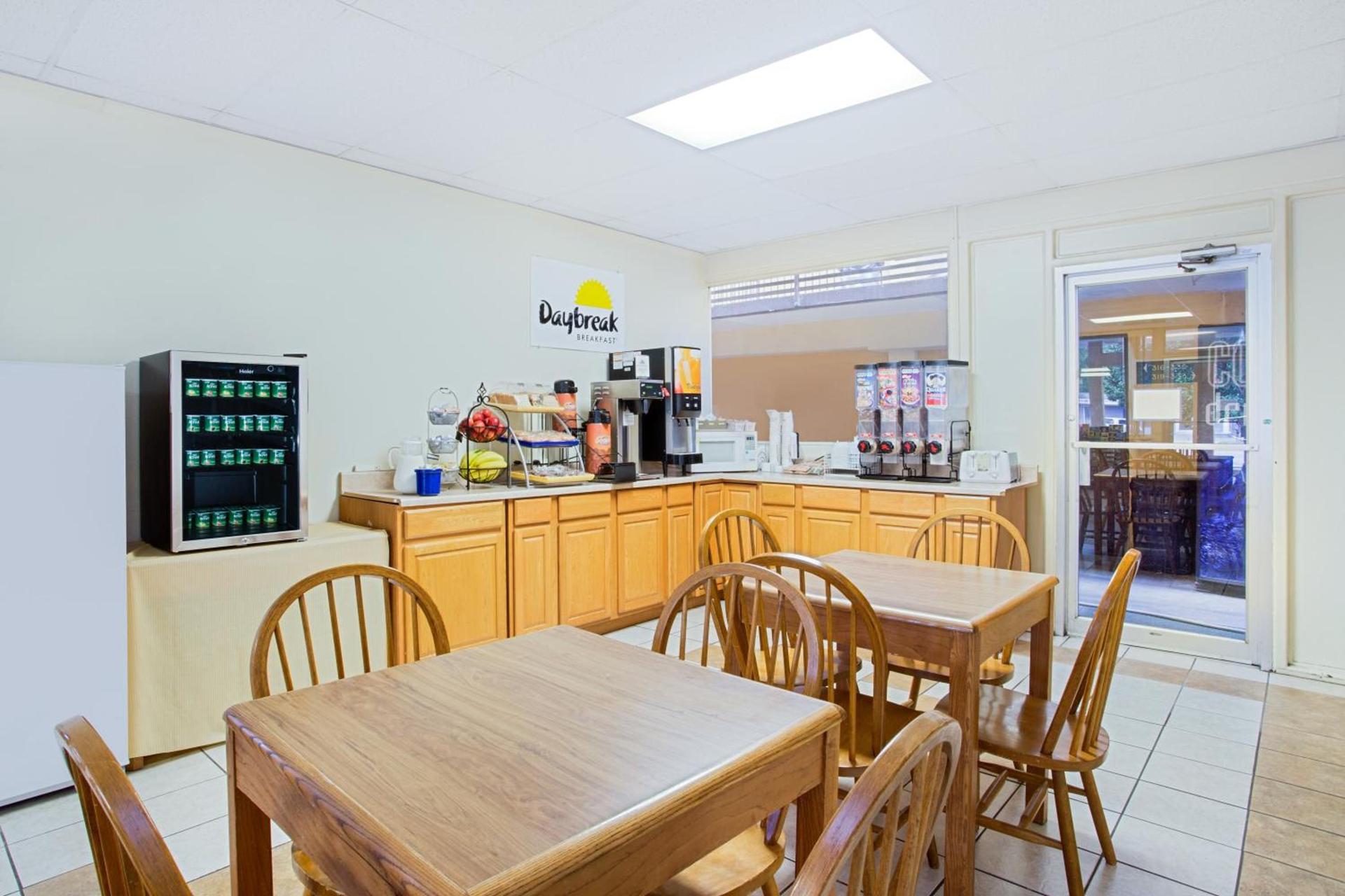 Bristol Parkway inn photo 19