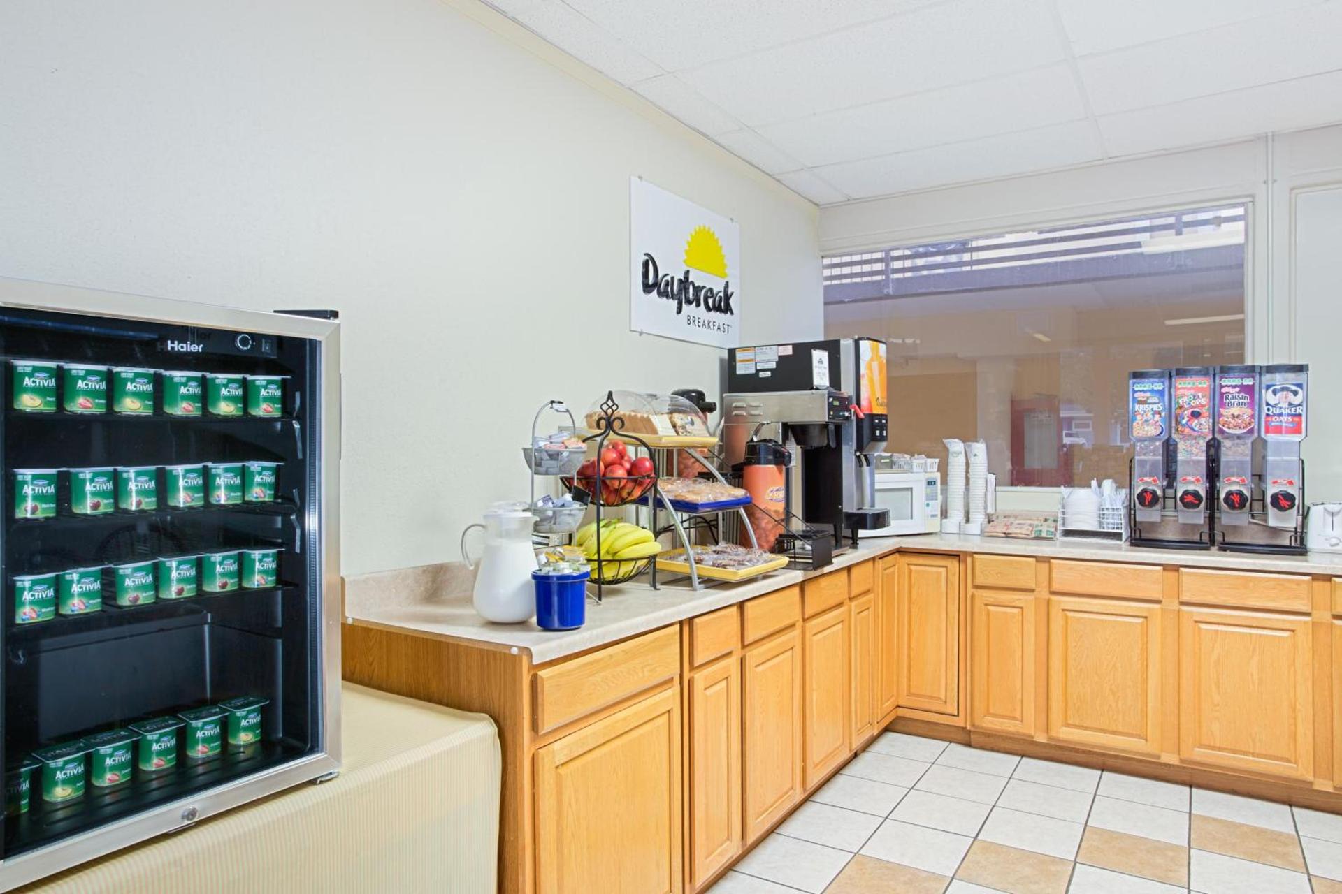 Bristol Parkway inn photo 18