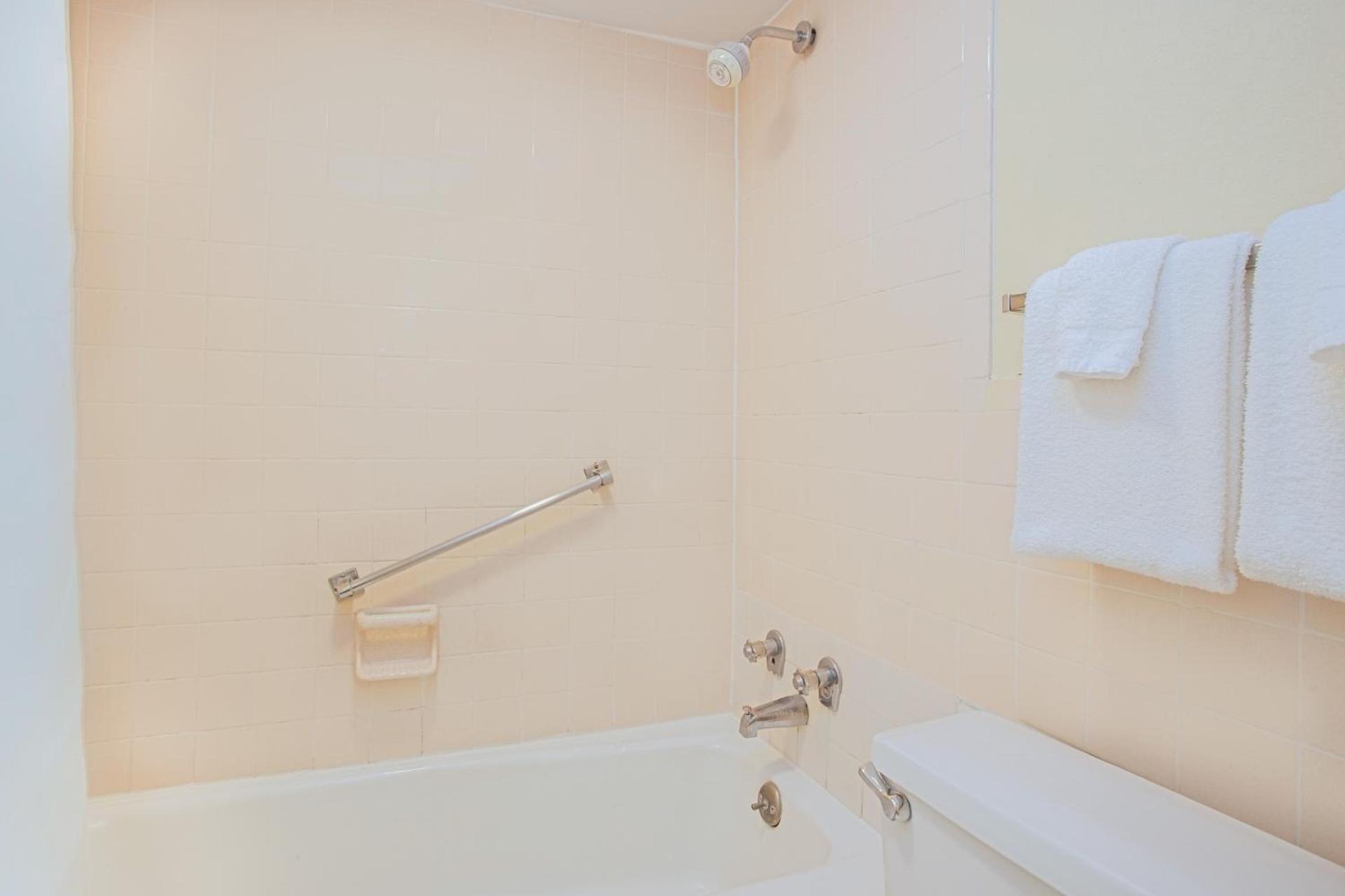 Bristol Parkway inn photo 30