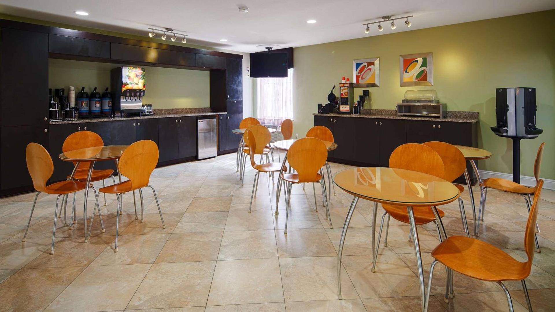 Best Western Zachary Inn photo 13