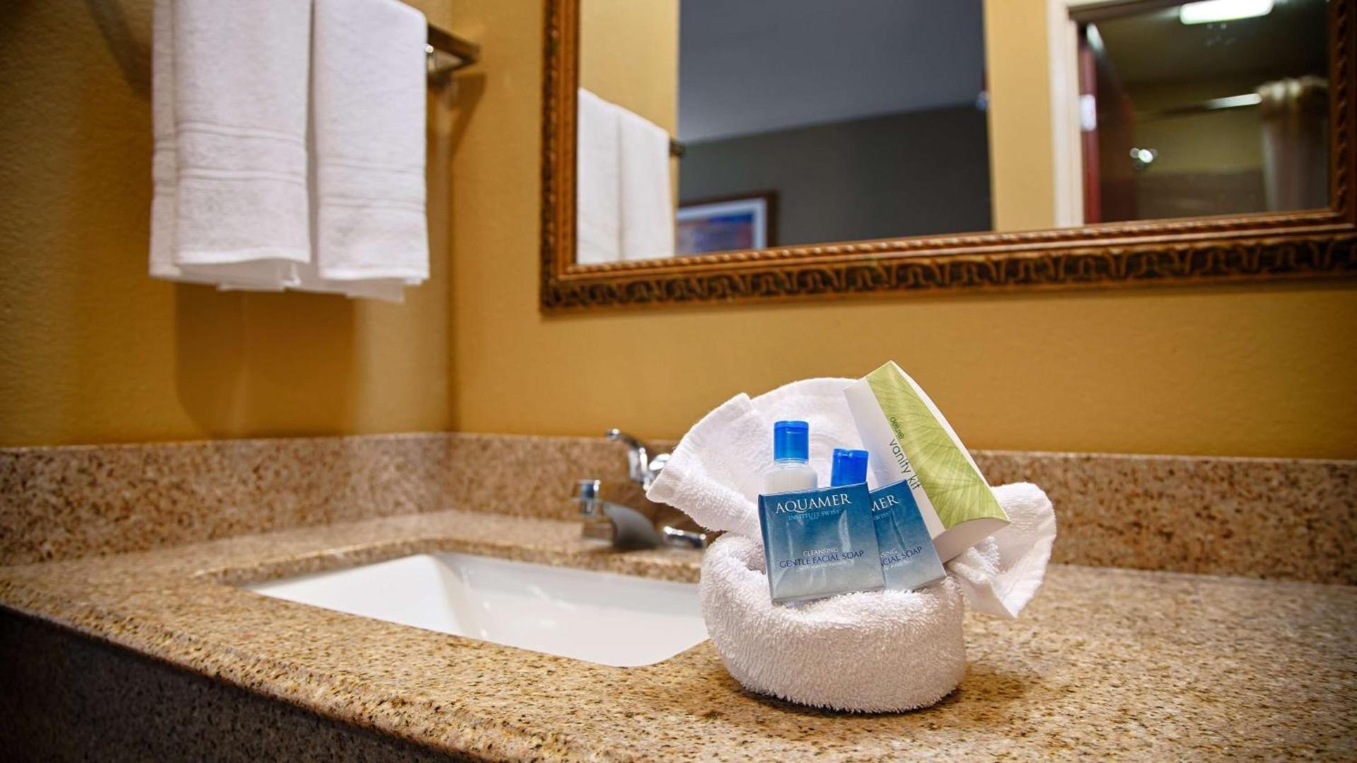 Best Western Zachary Inn photo 15