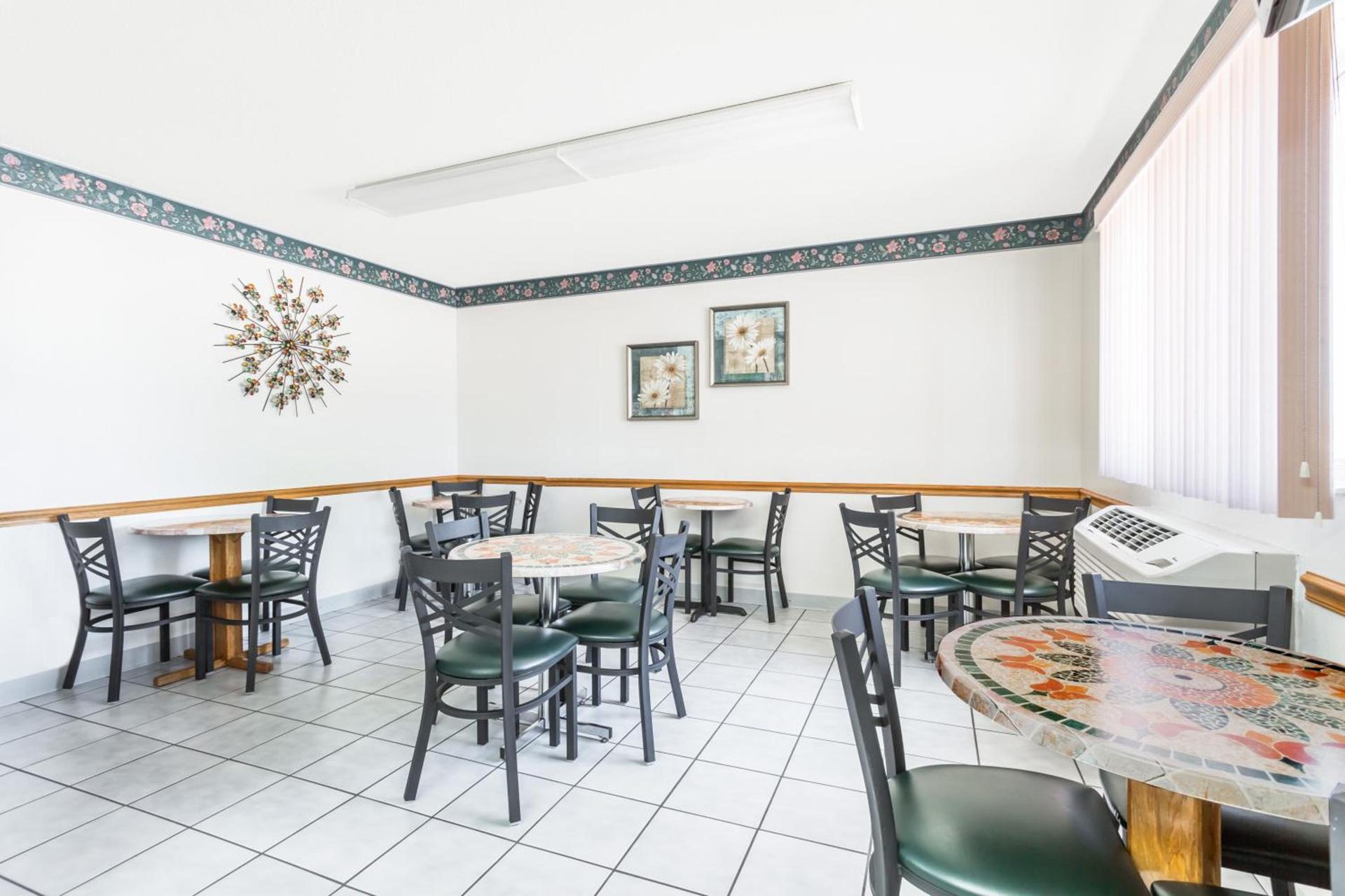 Super 8 by Wyndham Ogallala photo 19