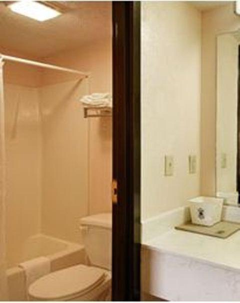 Super 8 by Wyndham Columbia photo 30