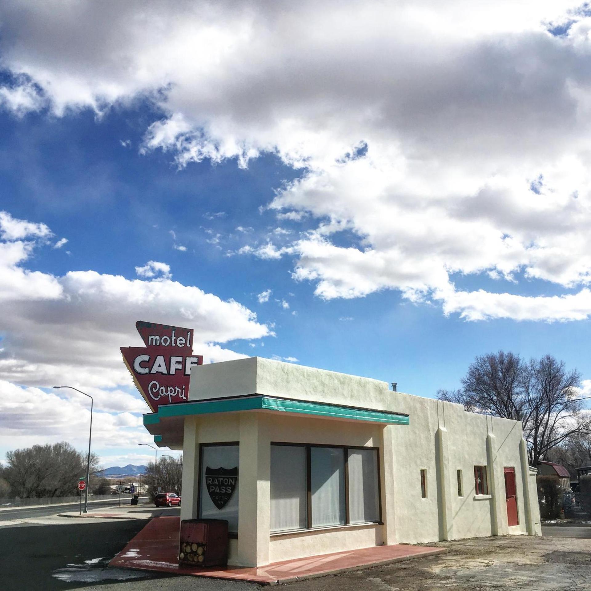 Raton Pass Motor Inn photo 24