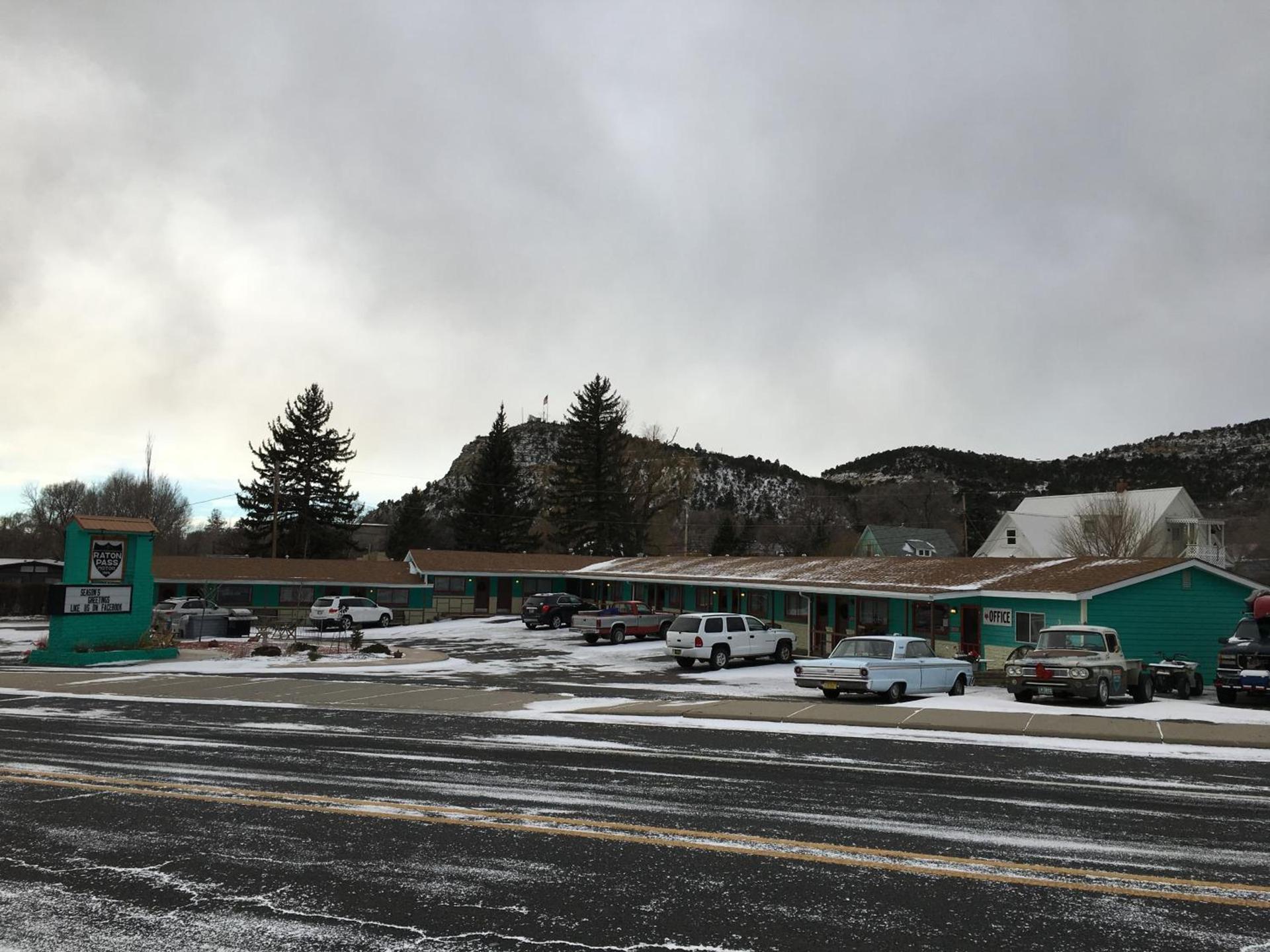 Raton Pass Motor Inn photo 20