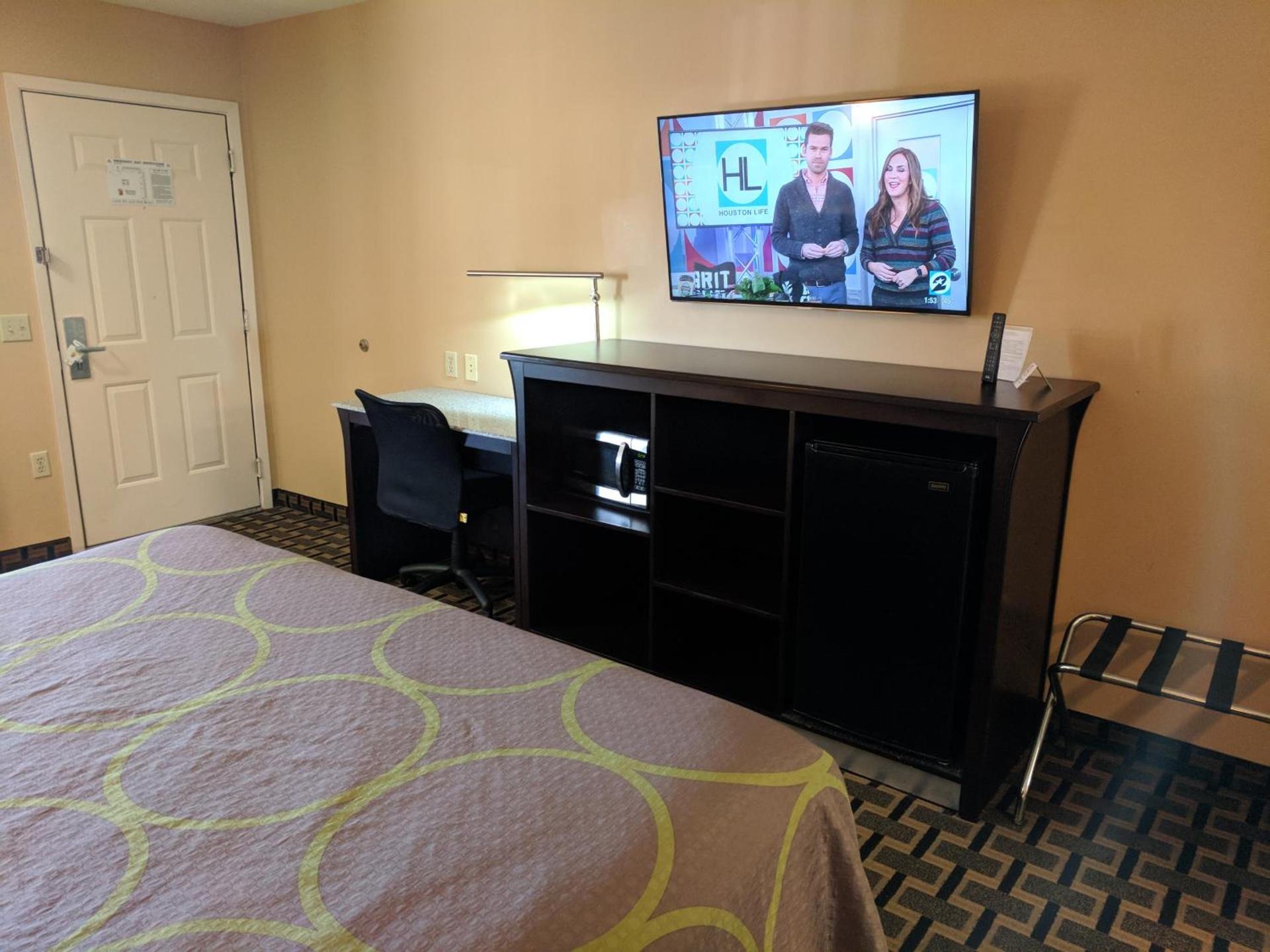 Super 8 by Wyndham Houston/Willowbrook Hwy 249 photo 32