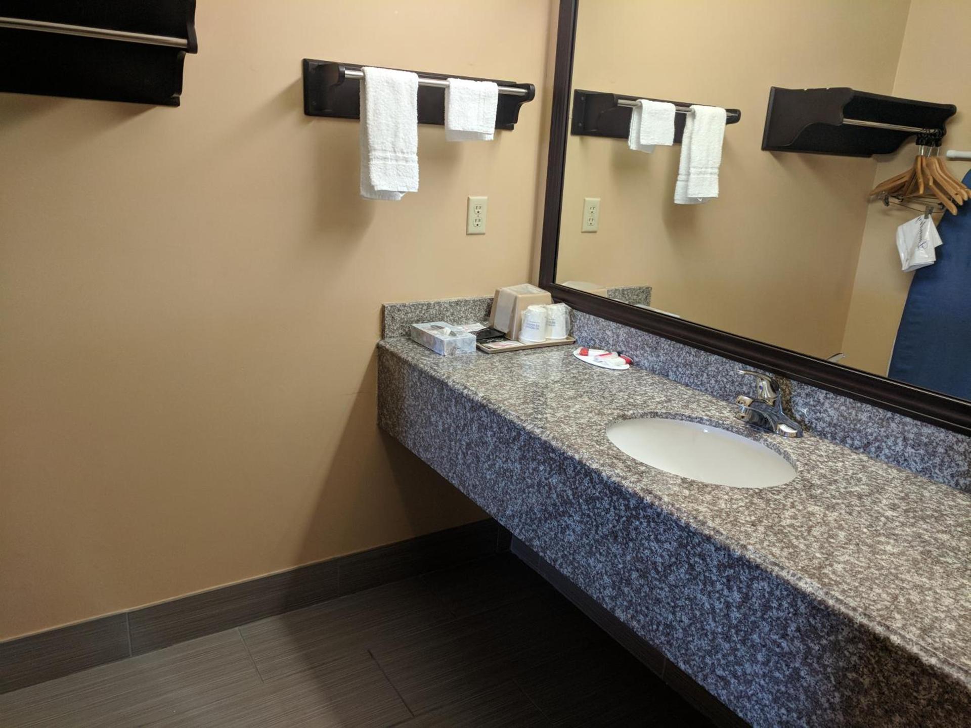 Super 8 by Wyndham Houston/Willowbrook Hwy 249 photo 12