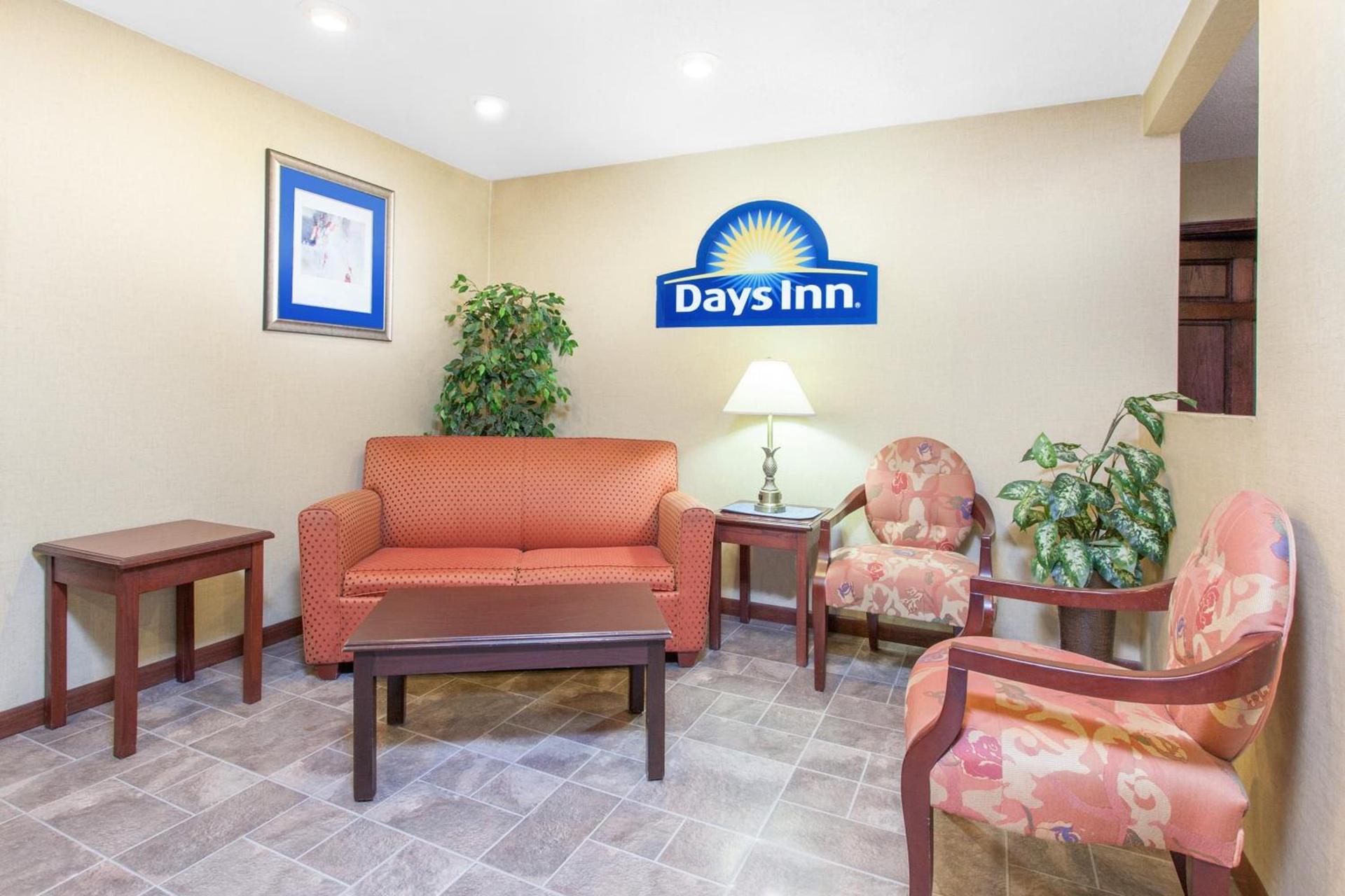 Days Inn by Wyndham Maumee/Toledo photo 39
