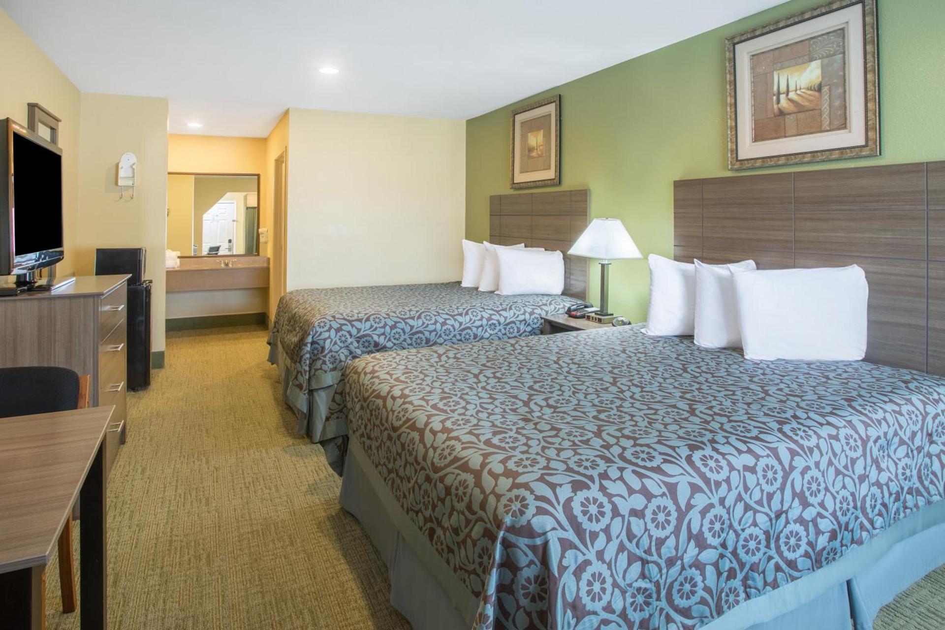 Days Inn by Wyndham Abbeville photo 21