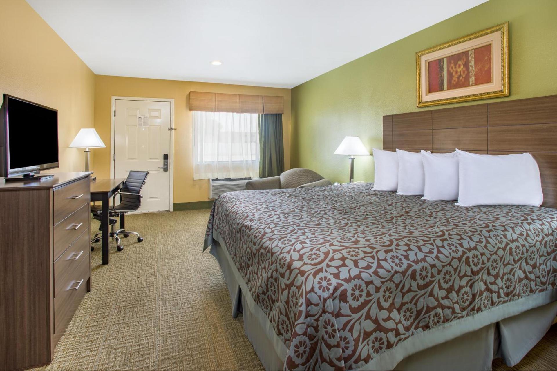 Days Inn by Wyndham Abbeville photo 18