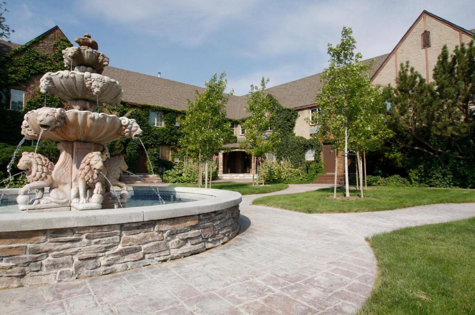 Black Swan Inn Luxurious Theme Rooms photo 4